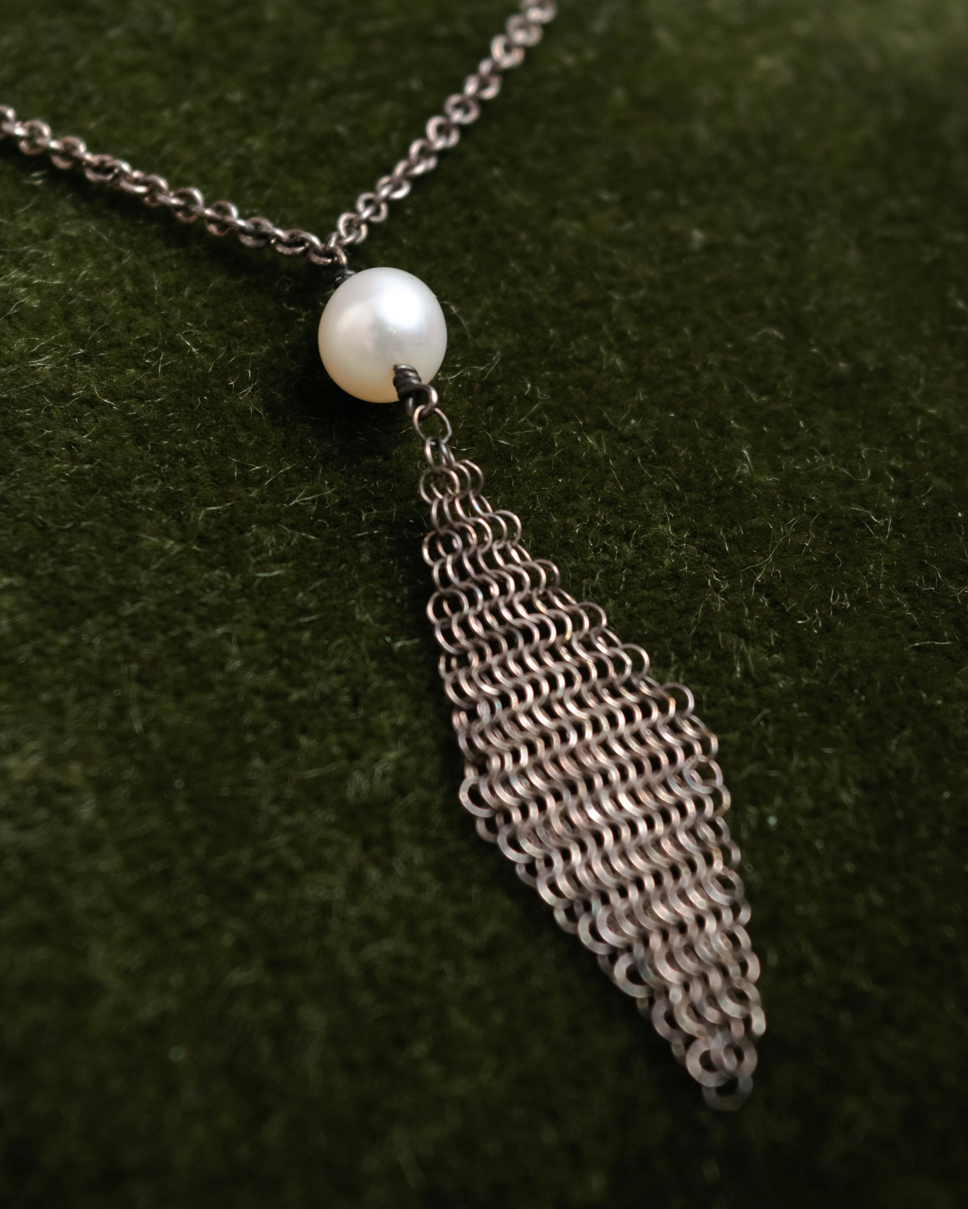 “TIFFANY & CO.” 1990-2005 Pearl mesh drop necklace