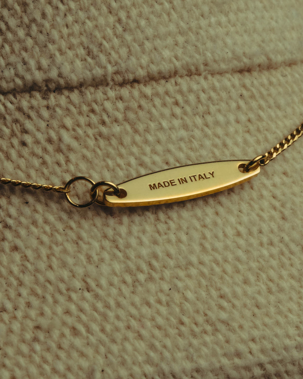 “Ferragamo” 90’s-00’s Interlocking ring pendant necklace