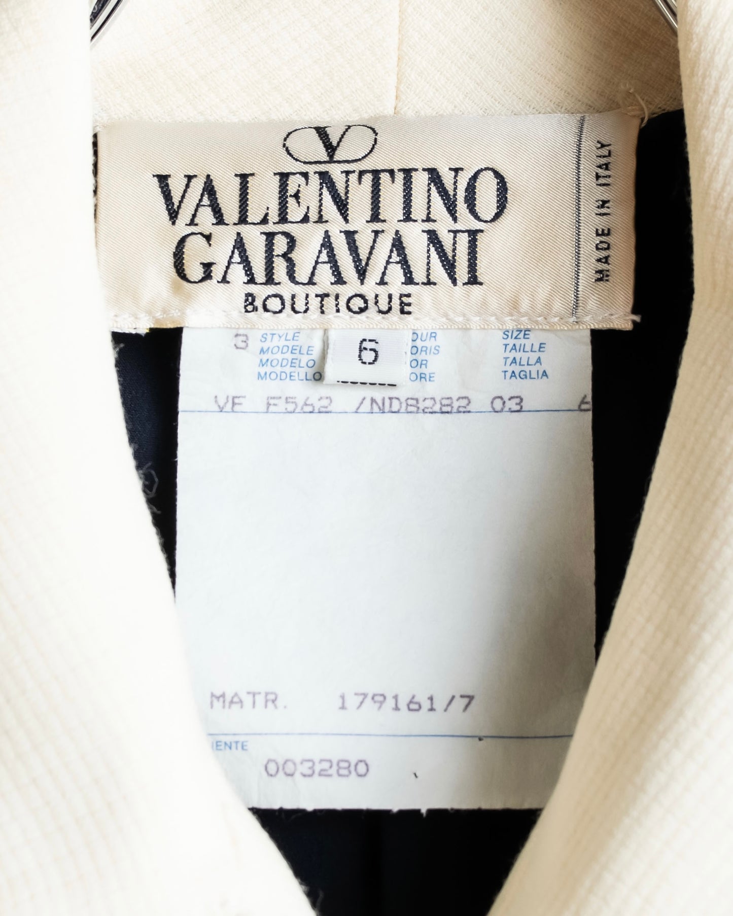 "VALENTINO GARAVANI BOUTIQUE"
Cleric design shirt jacket & tapered slacks set up