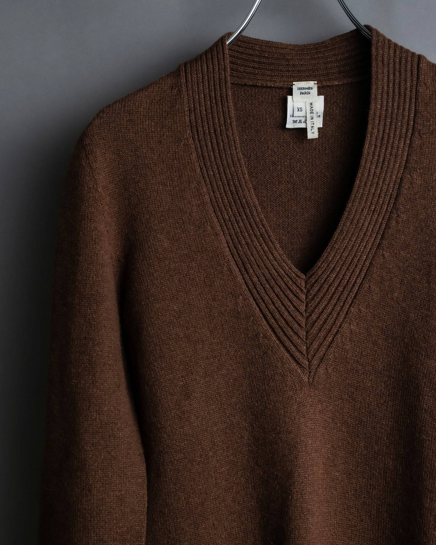 "HERMES" 100% cashmere V neck design knit