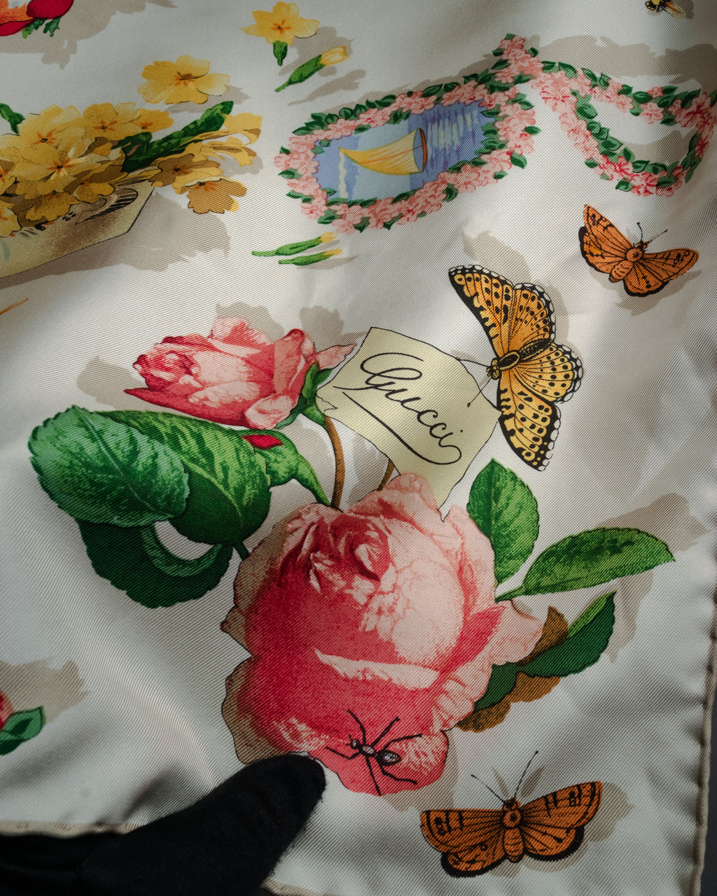 “GUCCI” 80’s-90’s Floral logo silk scarf