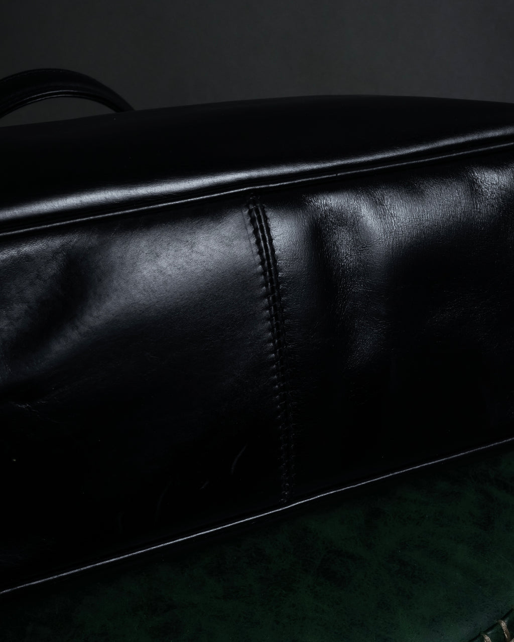 "Roberta Di Camerino" Logo motif charm design modern doctor bag