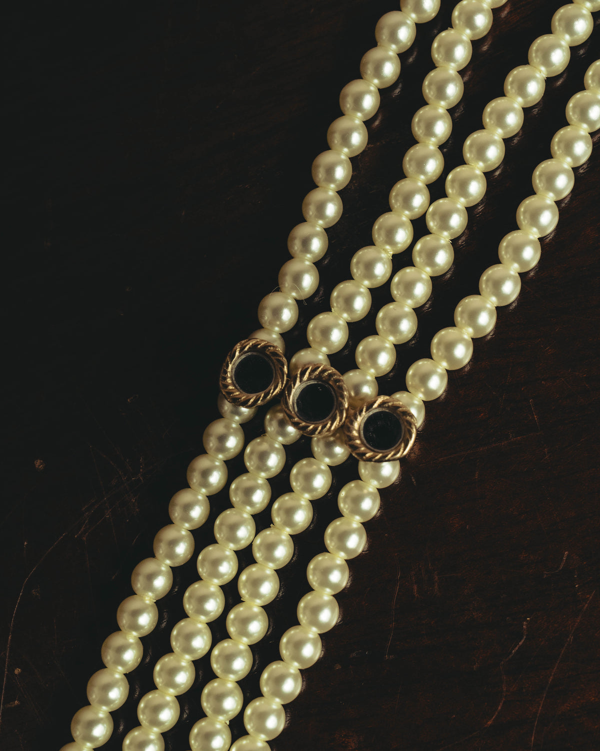 –SPECIAL– “Christian Dior” 2018-2025 Four-strand faux pearl bracelet with sculptural oval accents