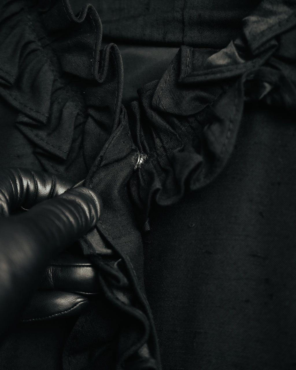 -MOOD Vintage Collections-
80’s-90’s Ruffle detail black long coat