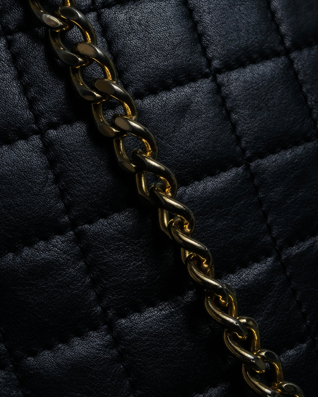 "CELINE" 80's-90's Crest metal fittings design quilted leather bag