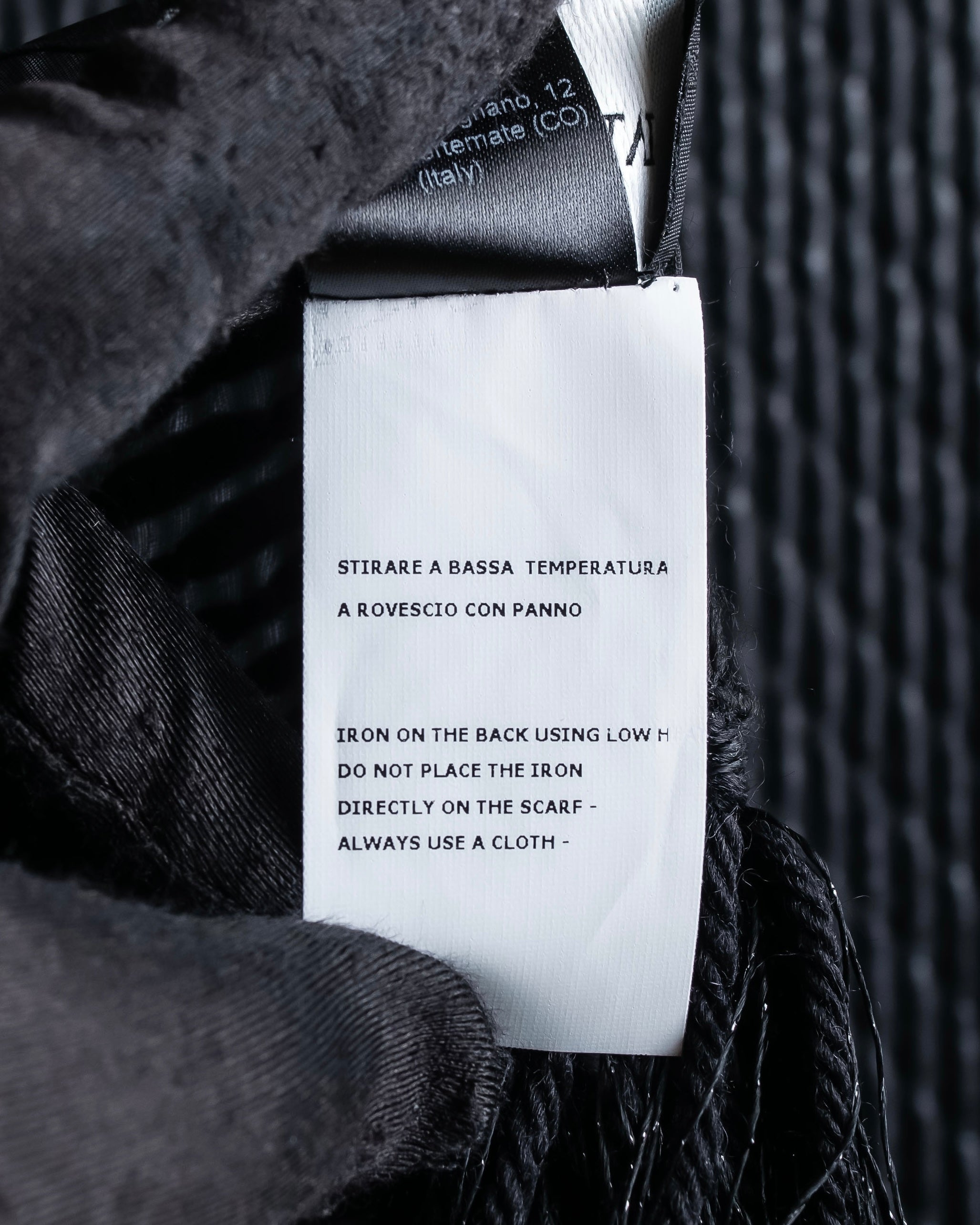 "GIORGIO ARMANI" Waffle low gauge knit fringe design stole