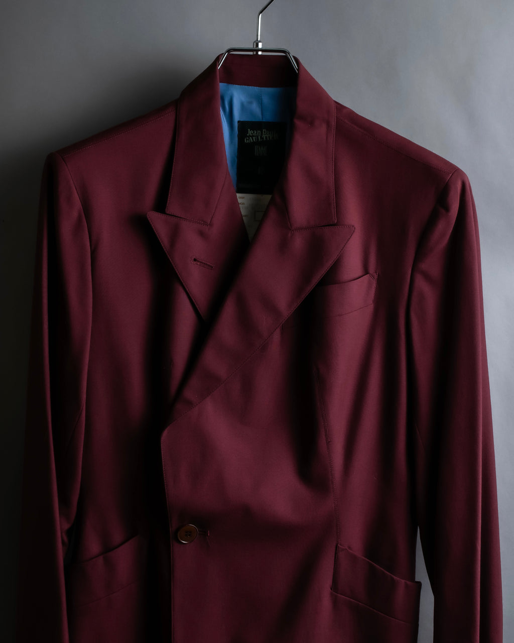"JEAN PAUL GAULTIER FEMME"
Bordeaux color peaked lapel wool tailored jacket