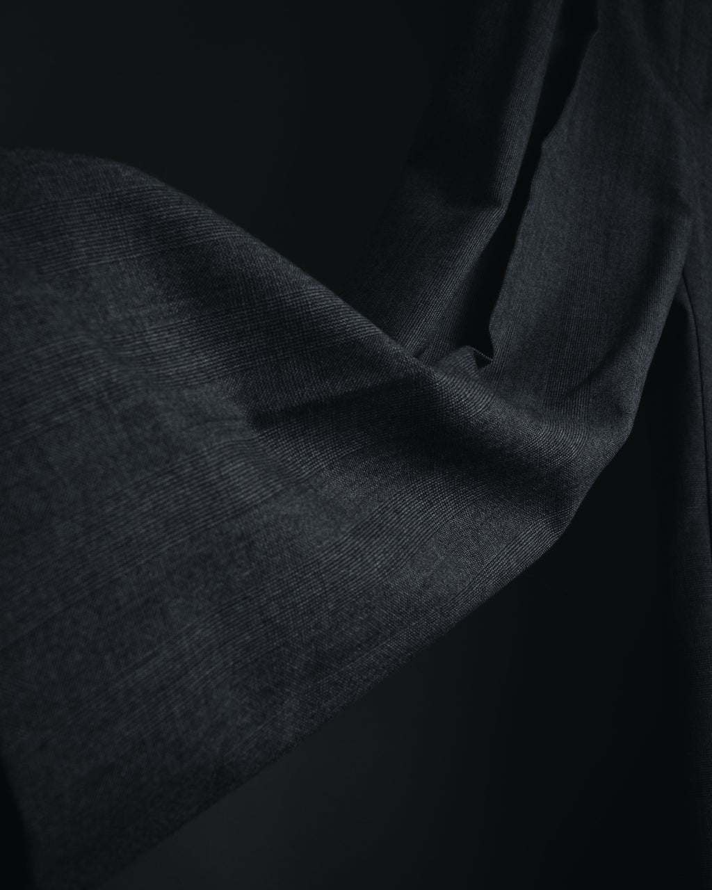 "CHANEL" high-waisted pleated trousers with signature gold button