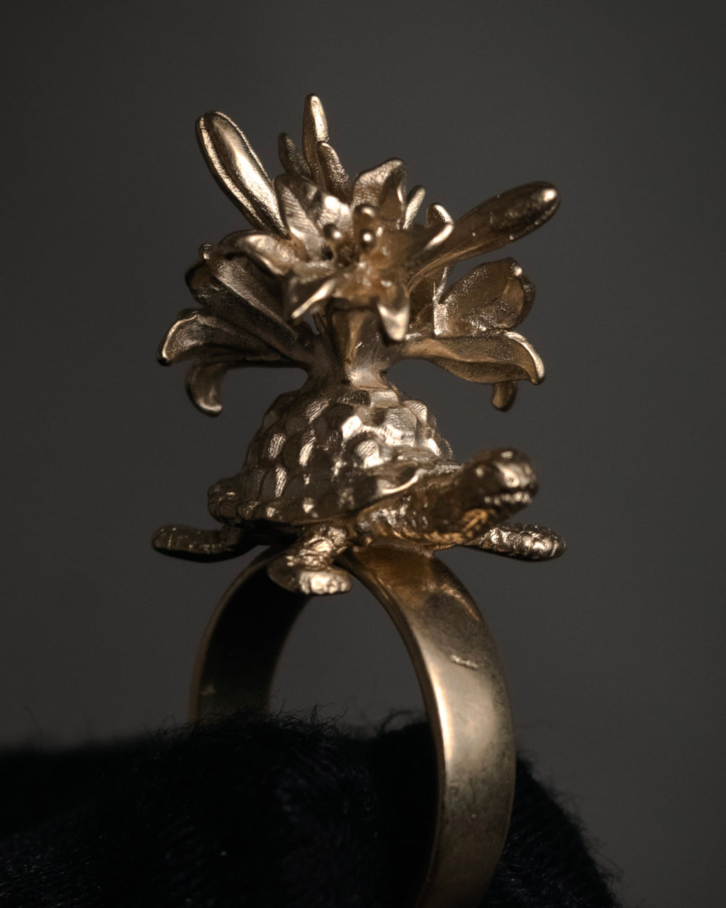 “DIOR” 2010’s sculptural turtle floral motif ring