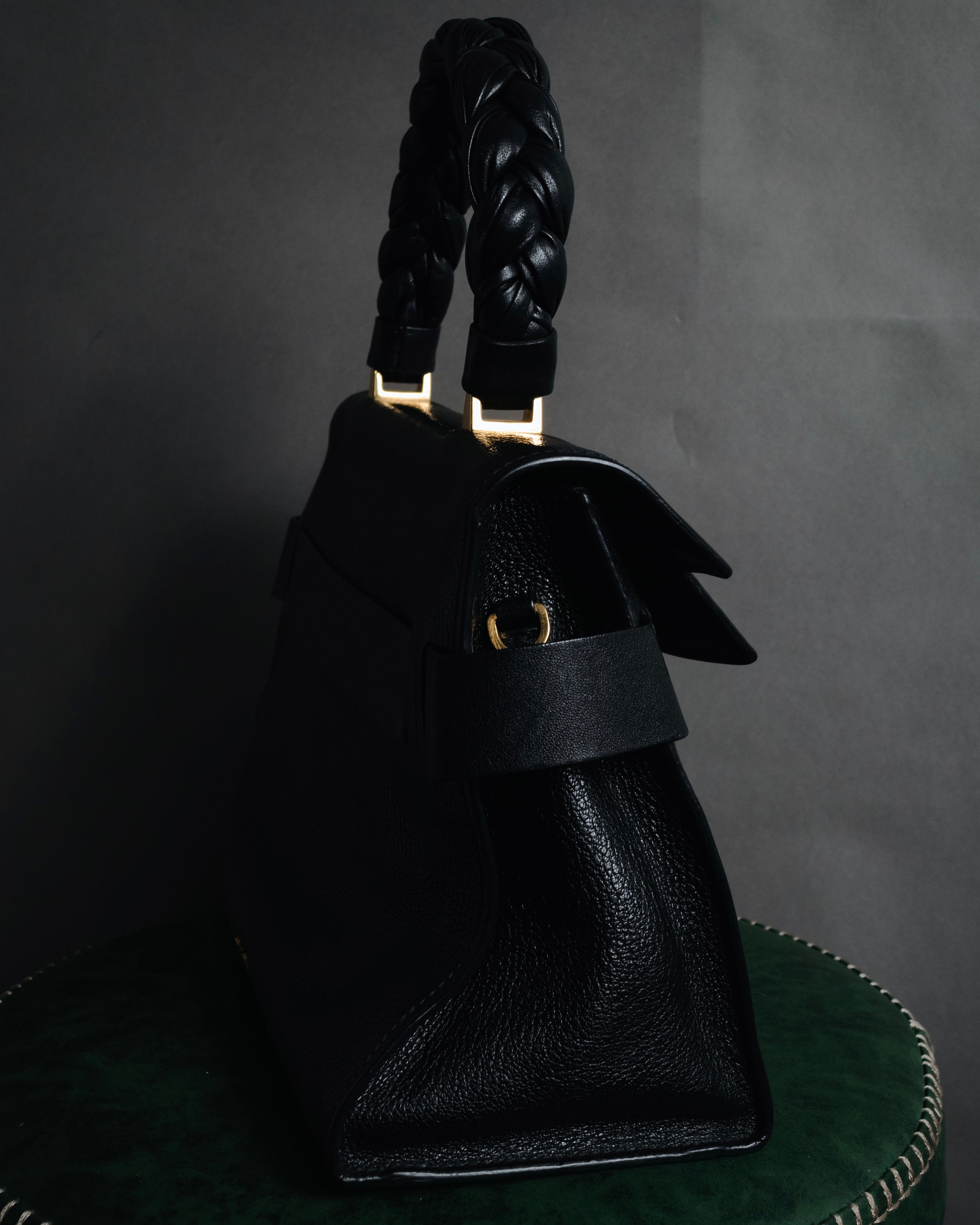 miu miu 編み込みレザー ハンドバッグ ブラック MIU MIU (ミュウミュウ) - ハンドバッグ - ブラック - 00s 編み込み