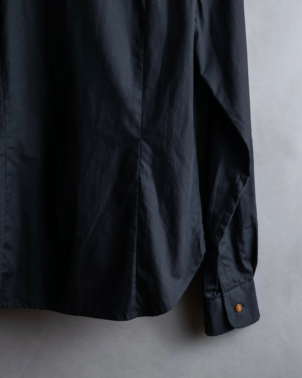 "Vivienne Westwood RED LABEL"
 Draped neck design black cotton shirt