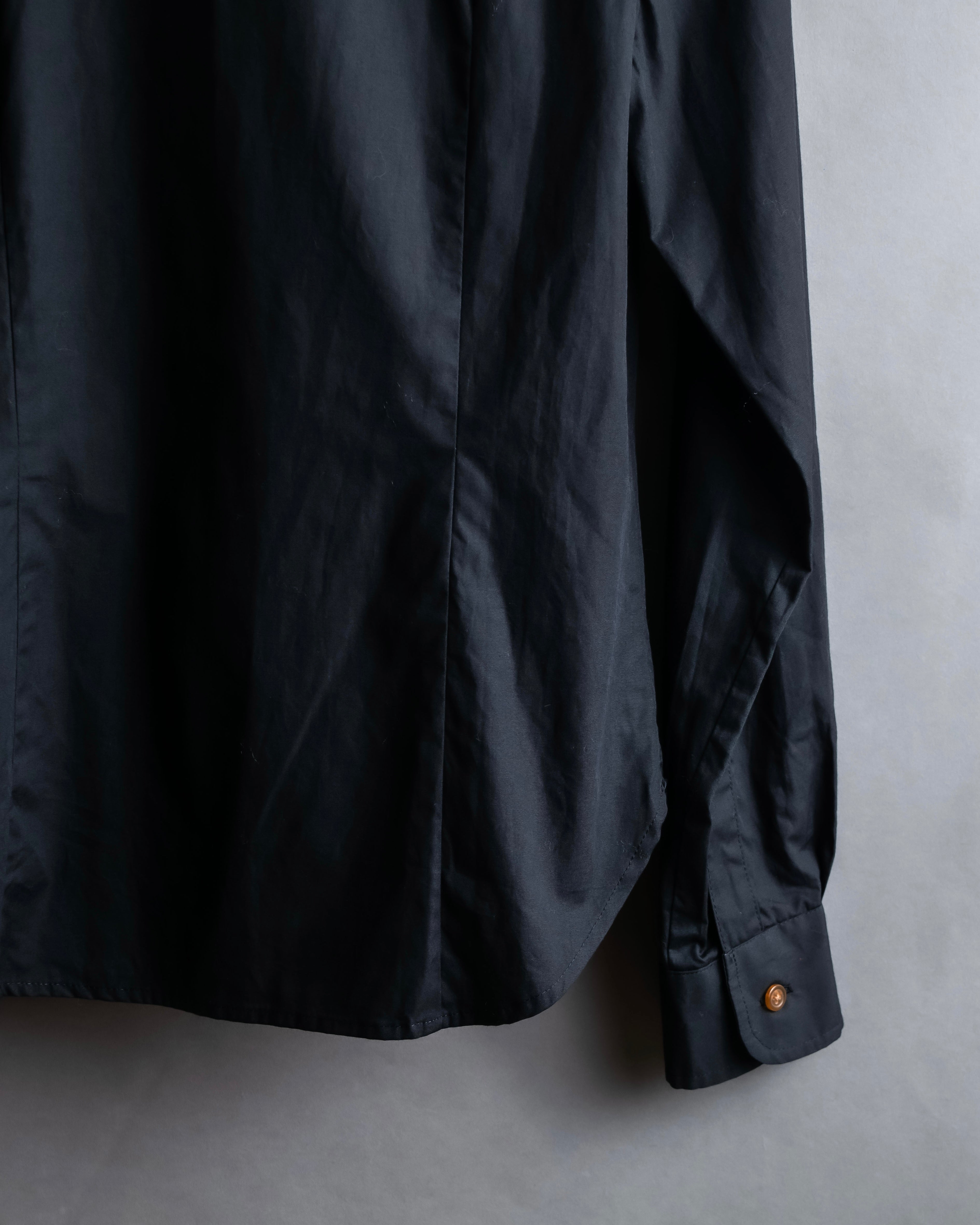 "Vivienne Westwood RED LABEL"
 Draped neck design black cotton shirt