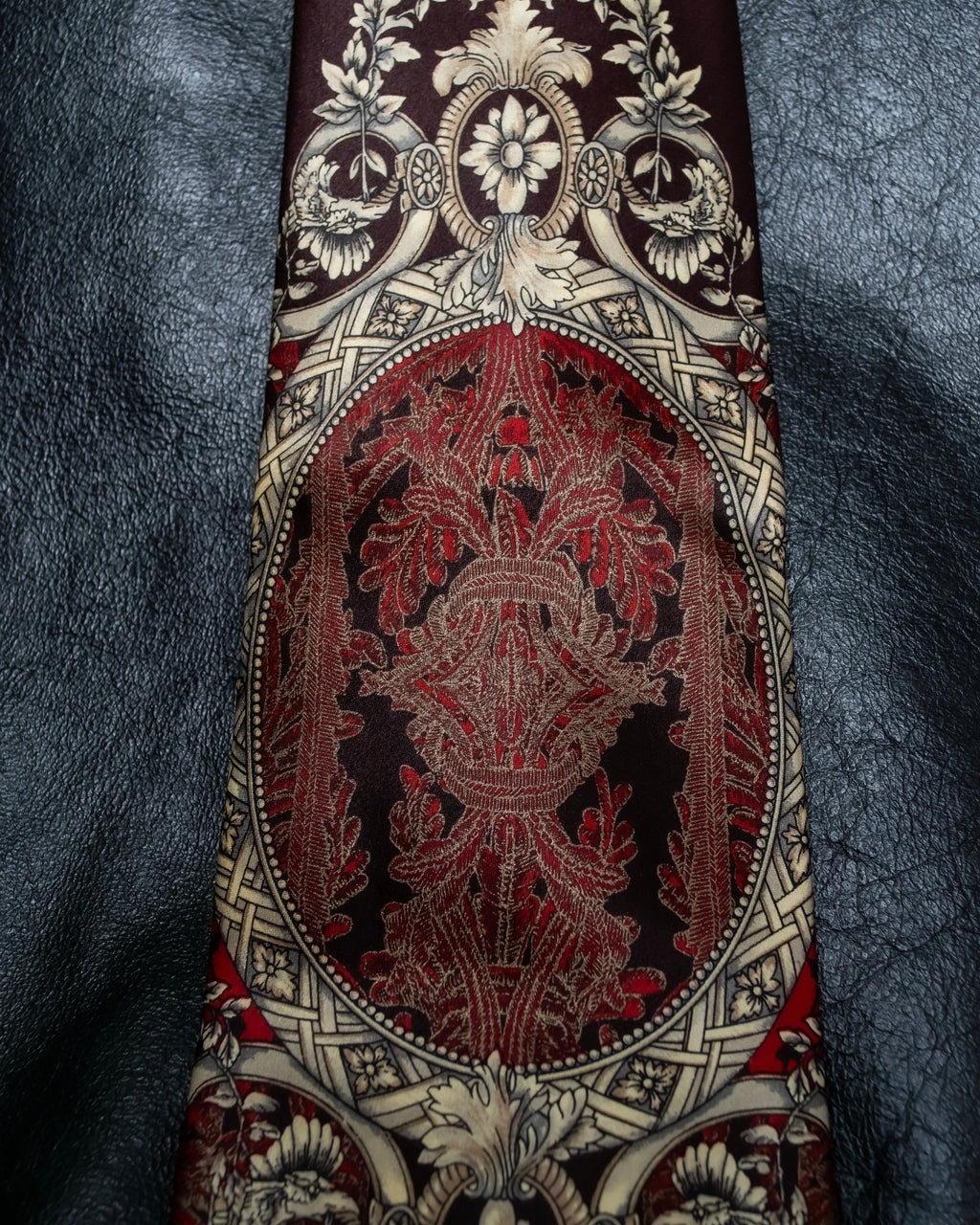 "GIANFRANCO FERRE" Beautiful botanical and frame design necktie