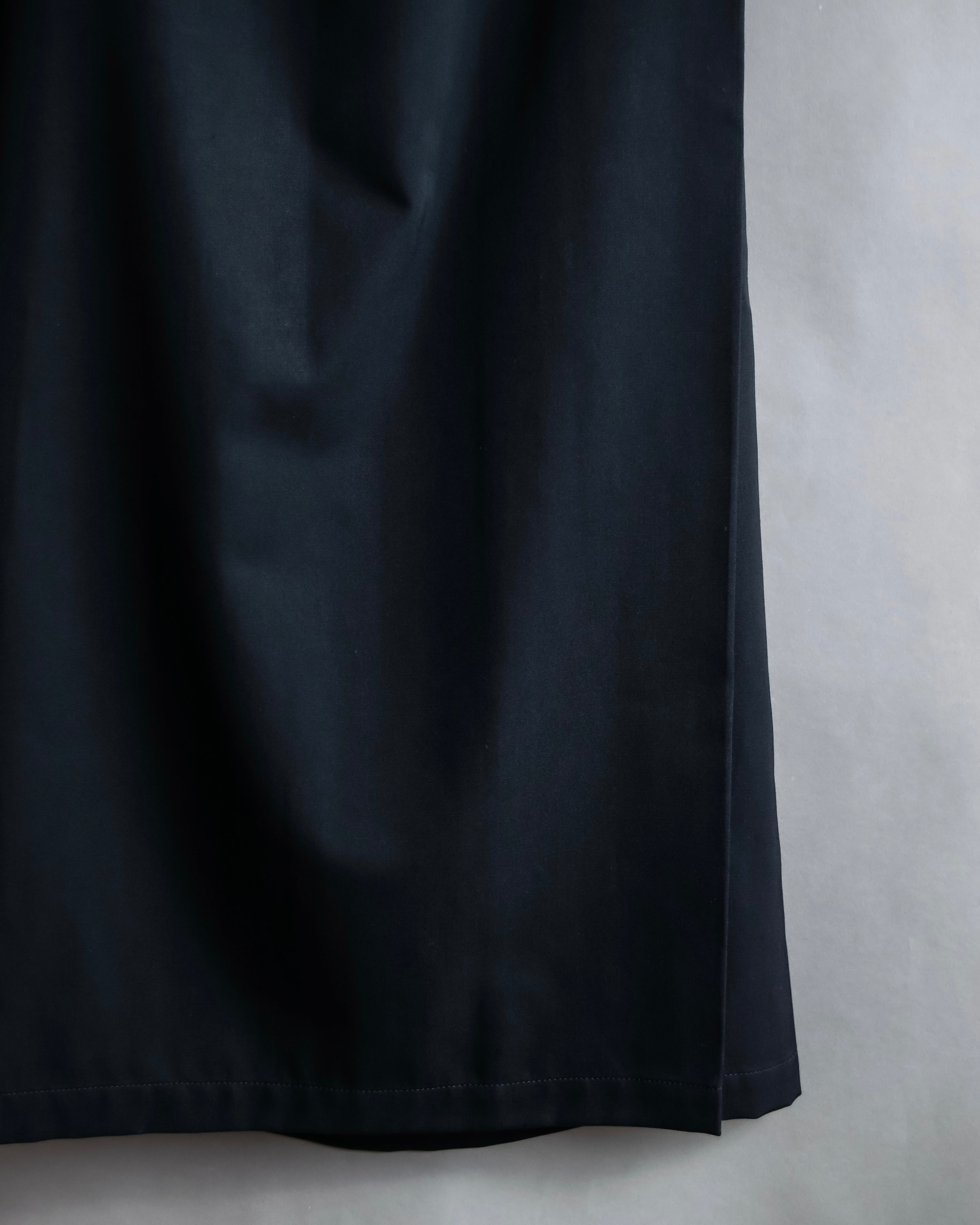 "Y's" Metal fitting belt design cutting maxi skirt