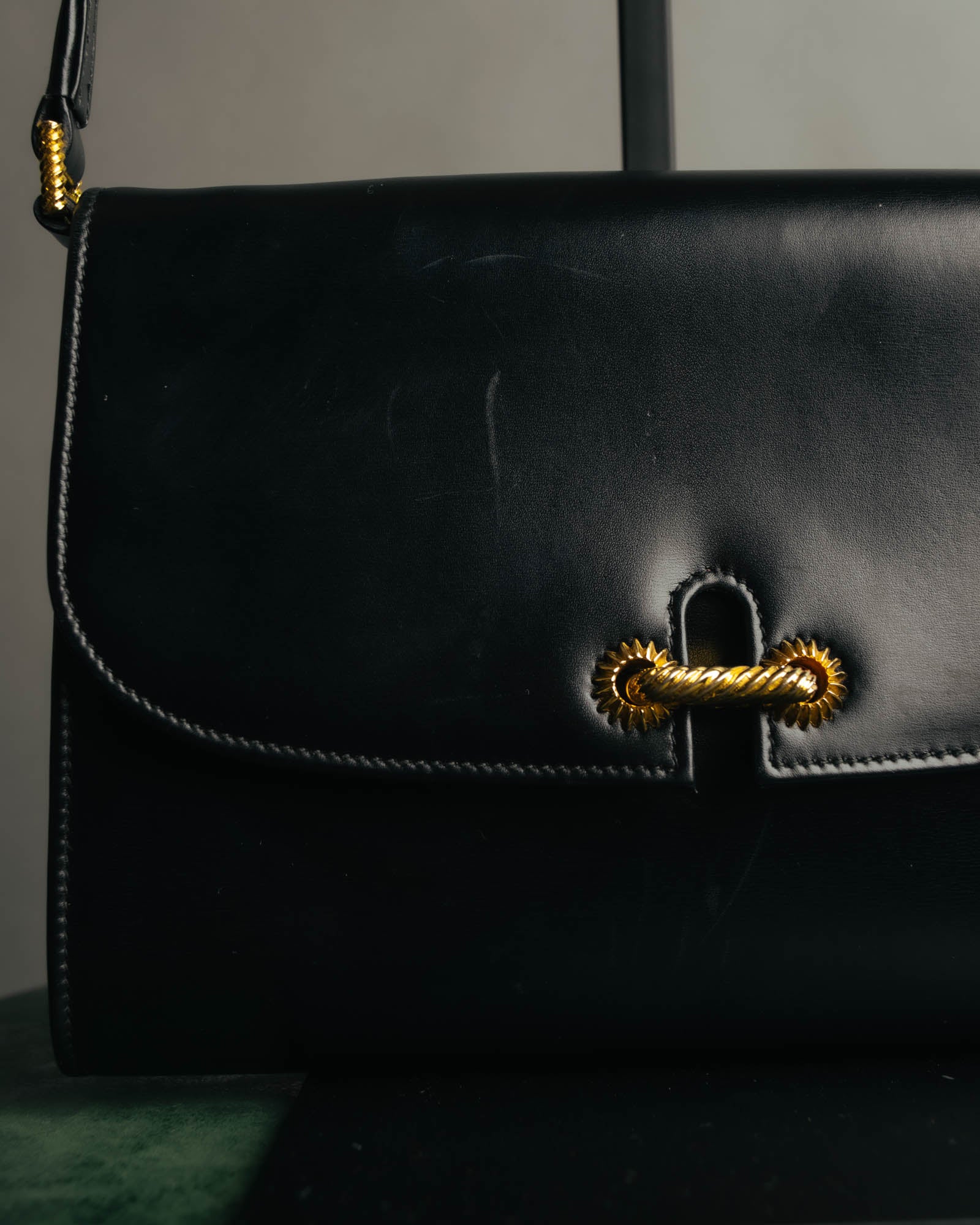 グッチ　バッグ　ロペ GUCCI (Gucci) - Rope-Clasp Leather Shoulder Bag - Black - Vintage