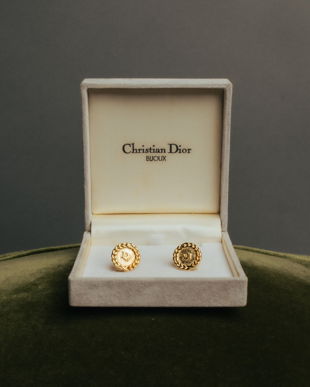 “Christian Dior” 80’s-90’s Laurel rope motif D logo earrings