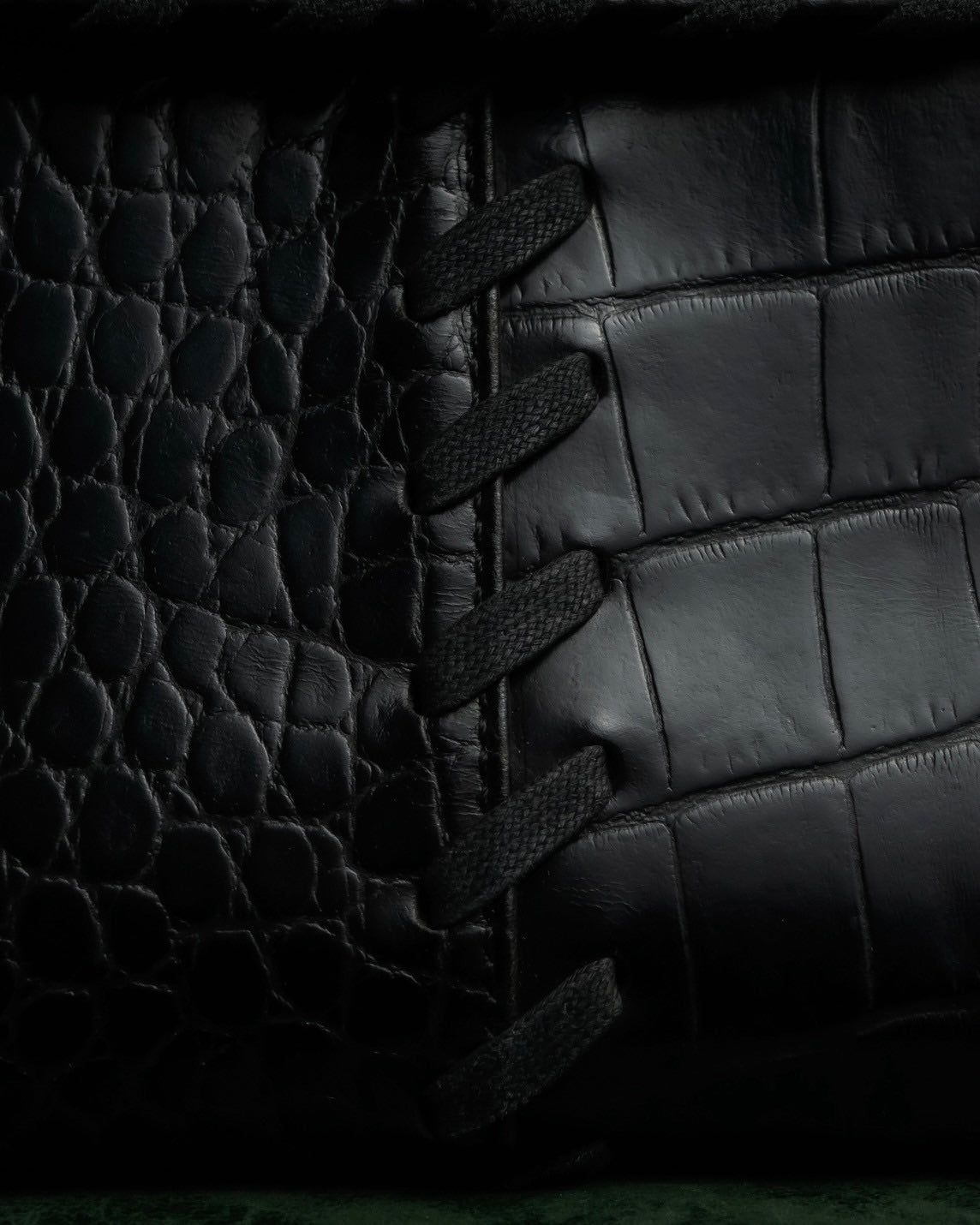 "YVES SAINT LAURENT" Whip stitch design crocodile foil stamped leather hand bag