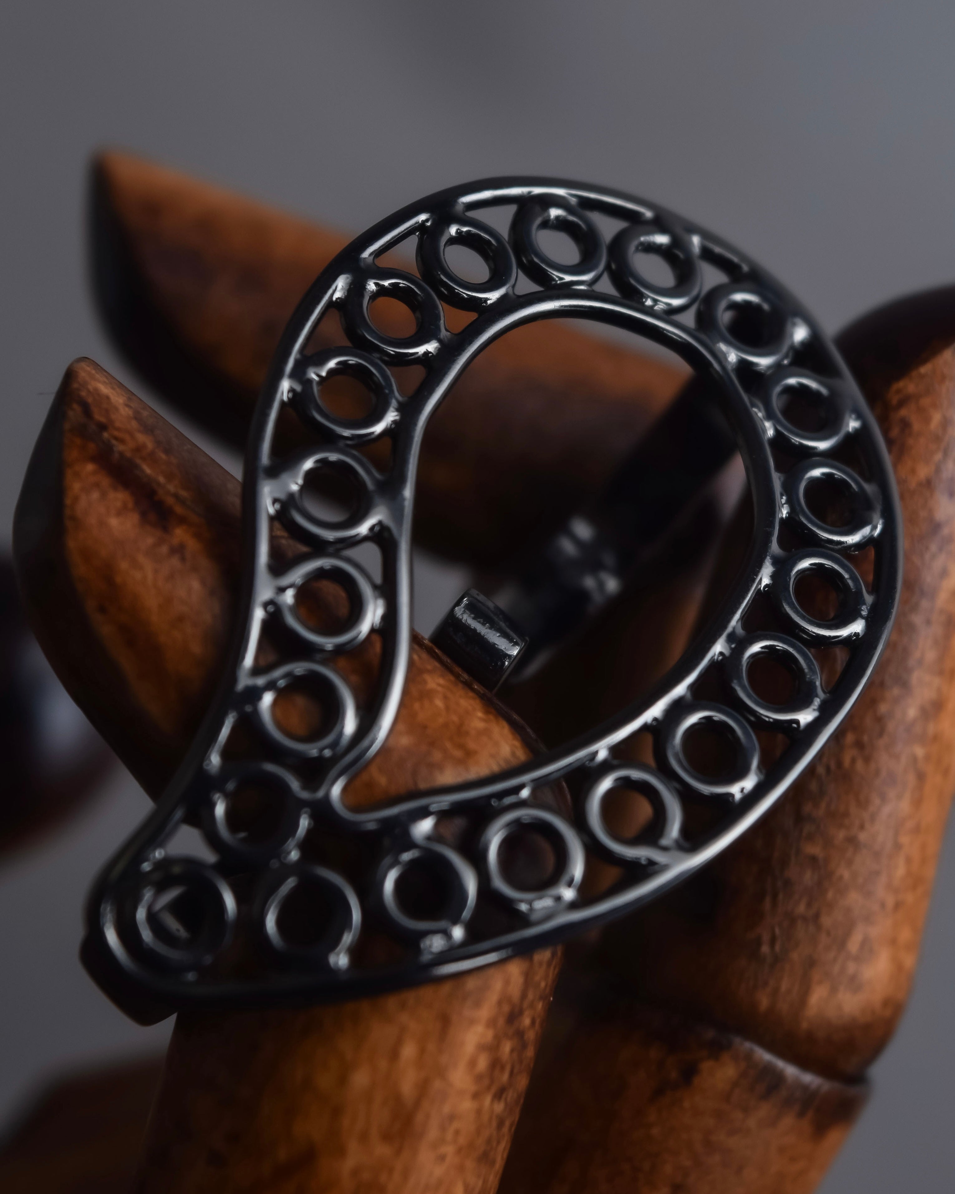 "Maison Martin Margiela" Black lacquered hollow double finger ring