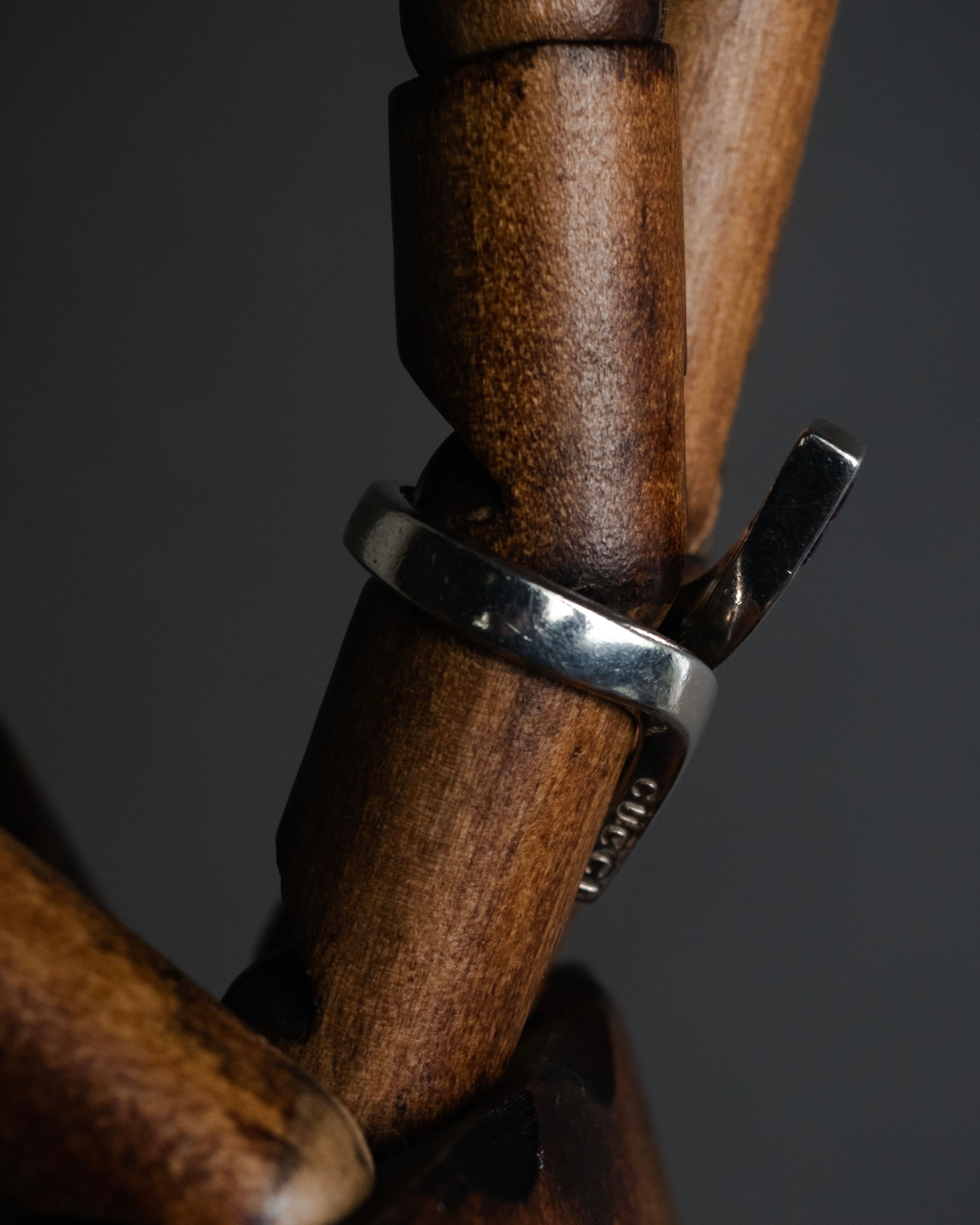 “GUCCI” 1990’s-2000’s Amethyst bypass silver ring