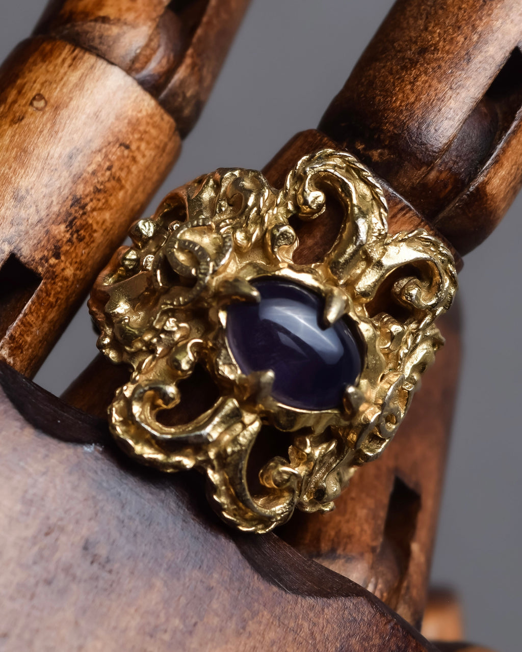 "CHANEL" 90's Baroque carving design gold ring