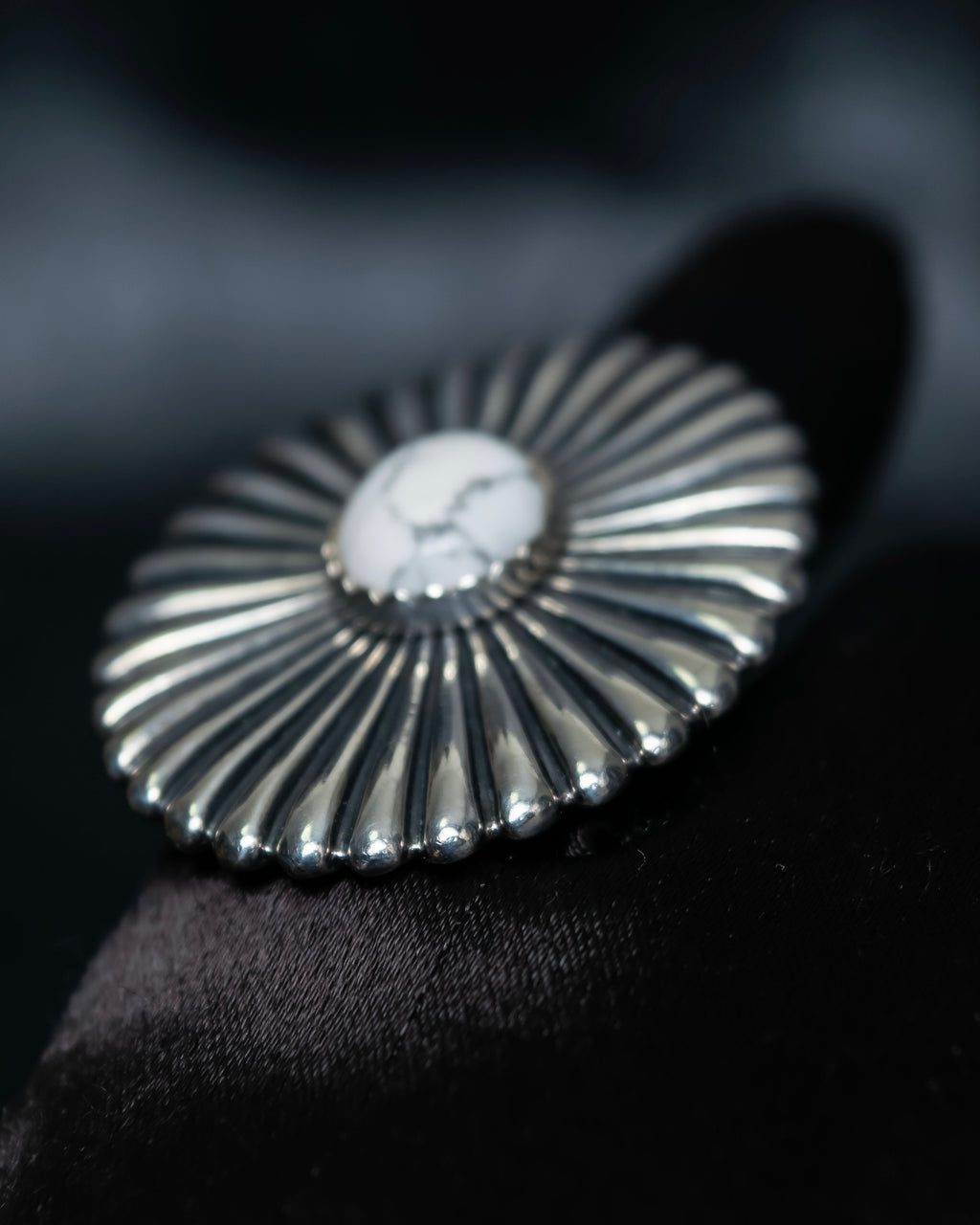 “Enasoluna” Flower motif marble stone silver ring