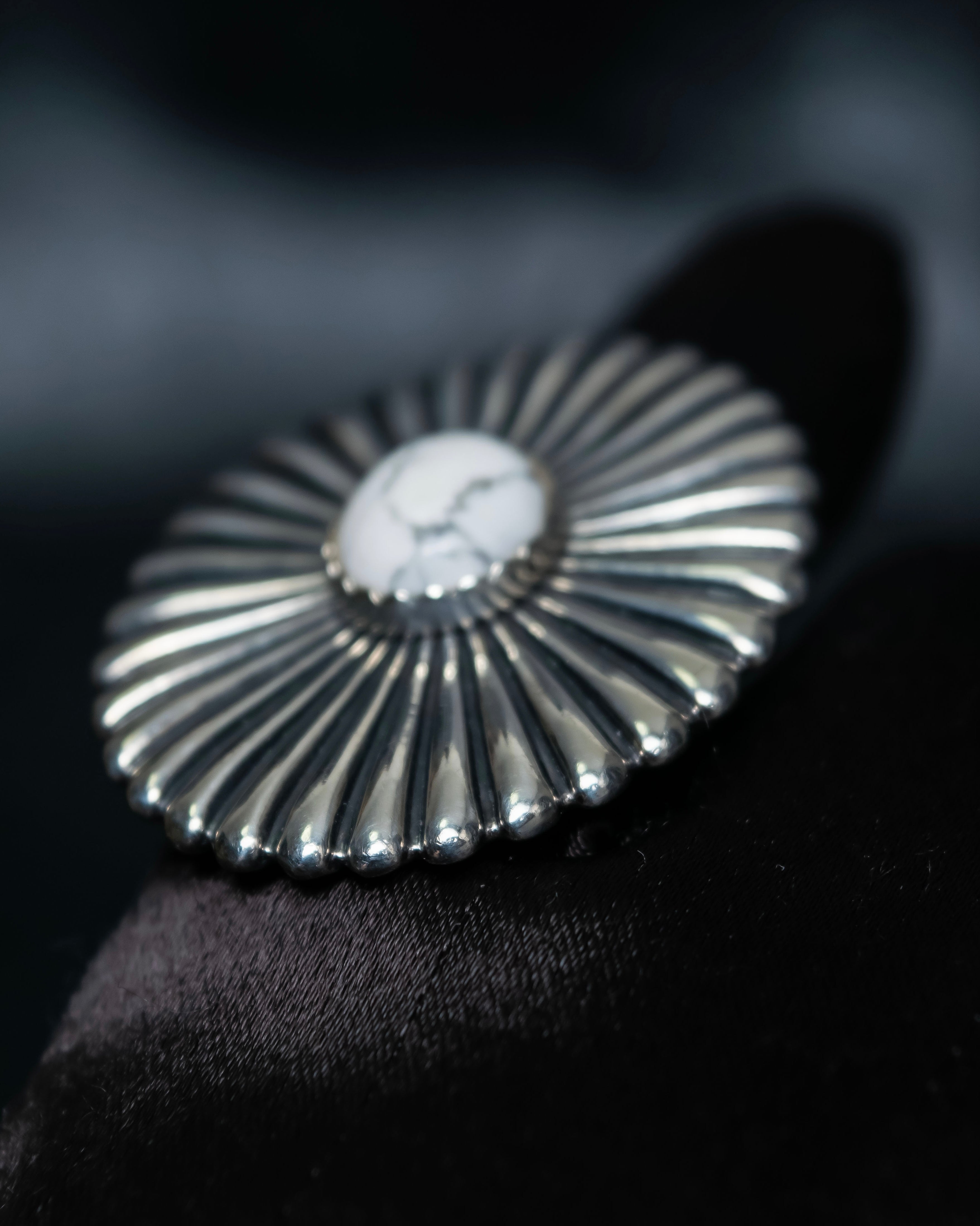 “Enasoluna” Flower motif marble stone silver ring