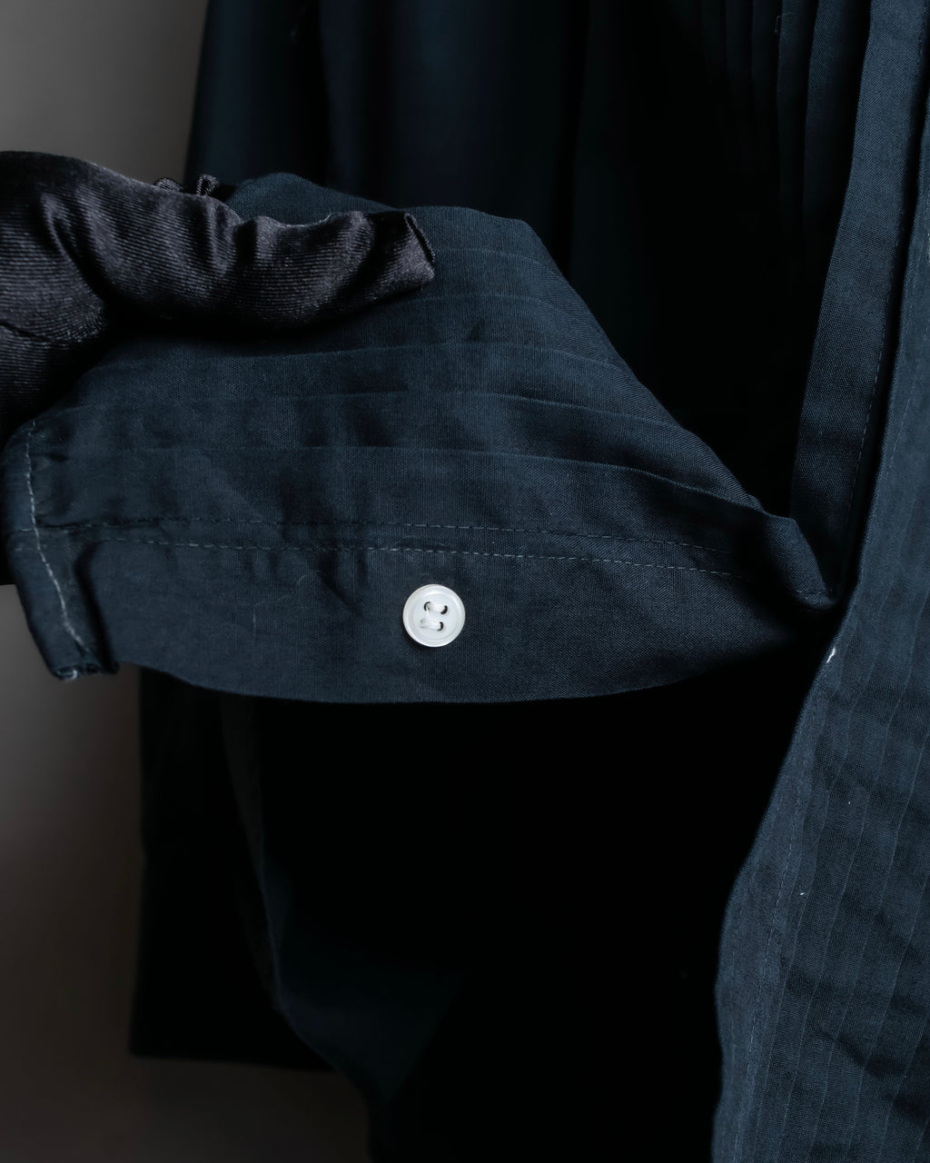 "RIMINI" Wing color pin tuck design shirt