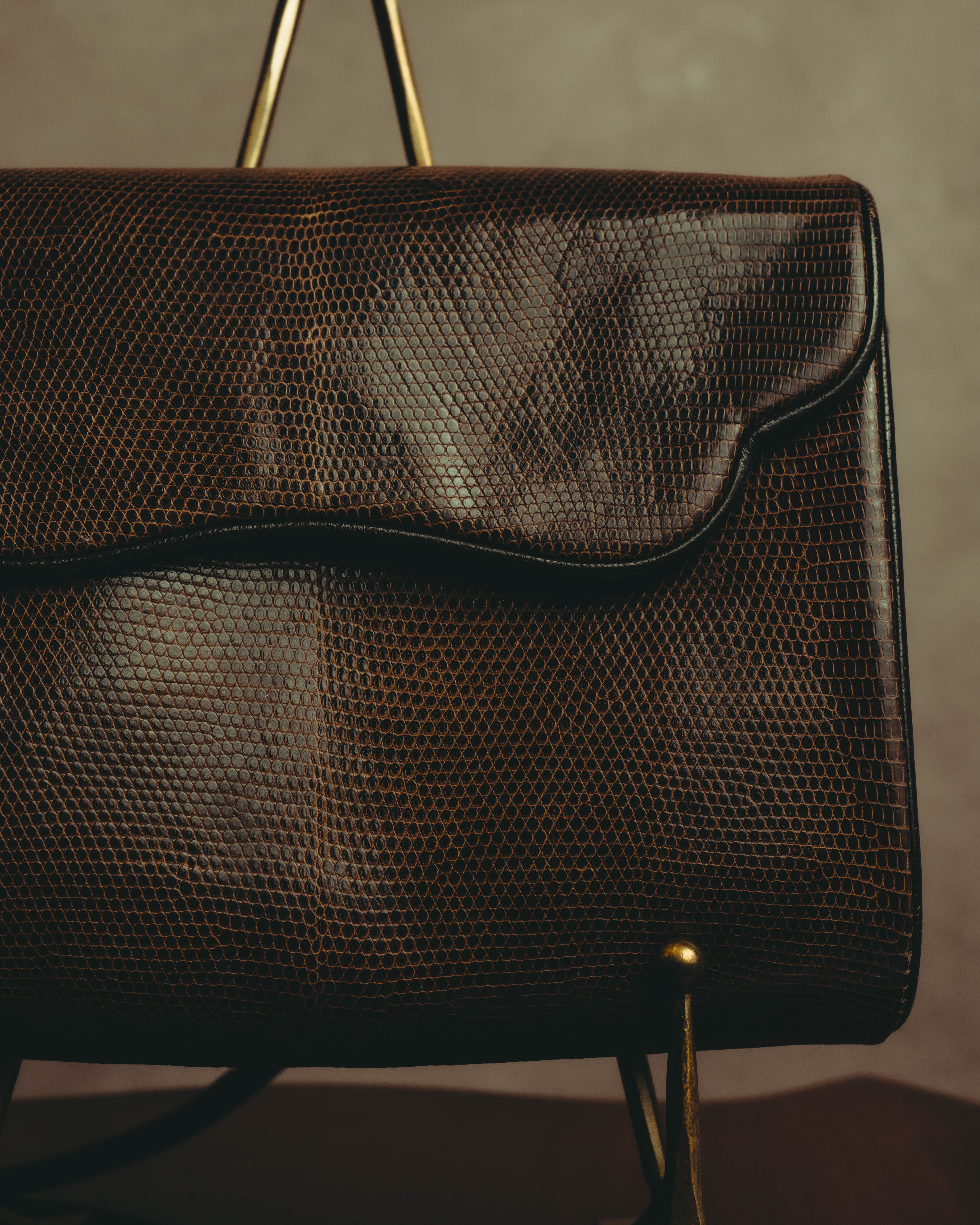 “YVES SAINT LAURENT” 80’s-90’s Sculpted flap lizard leather shoulder bag
