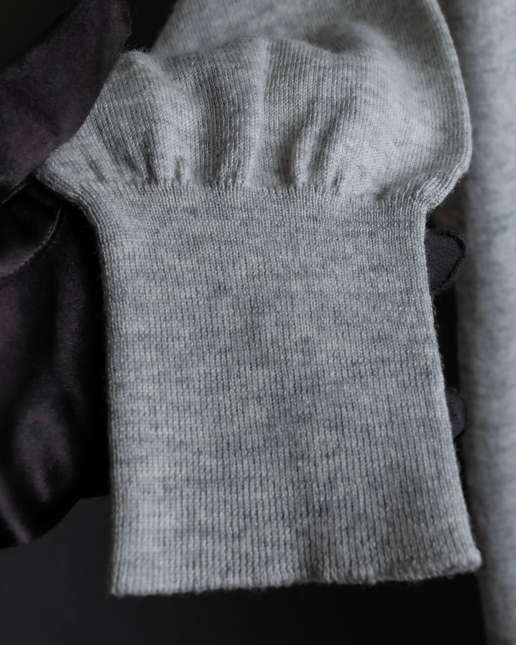 "JIL SANDER" Solid texture V neck mixed knit