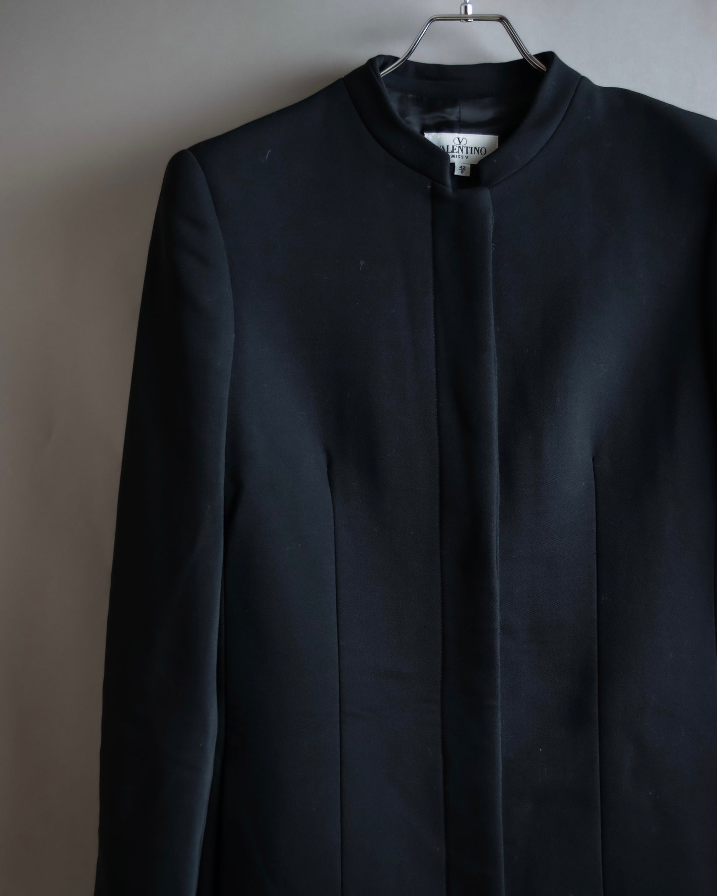 "VALENTINO" Solid no collar dart shaped long coat