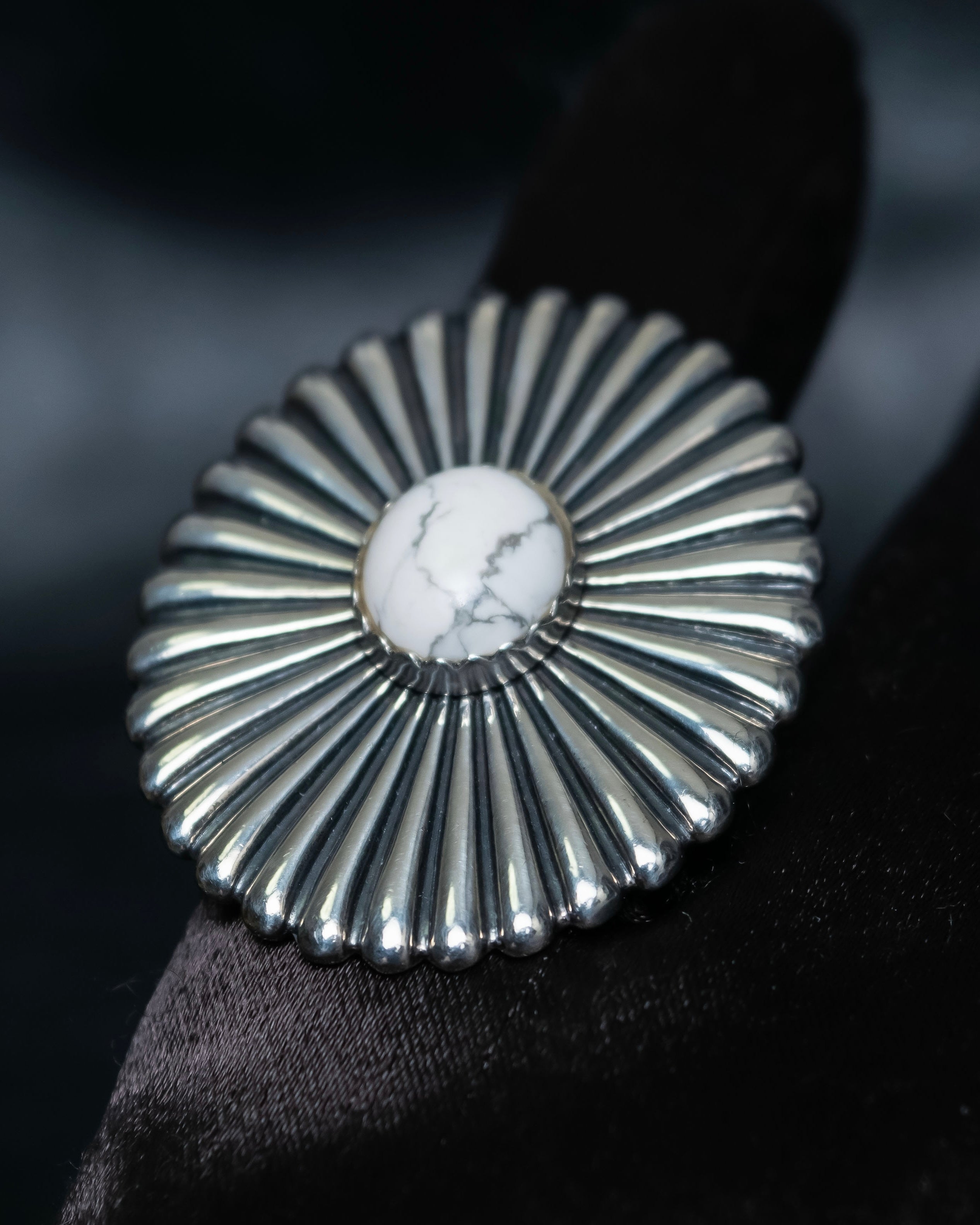 “Enasoluna” Flower motif marble stone silver ring