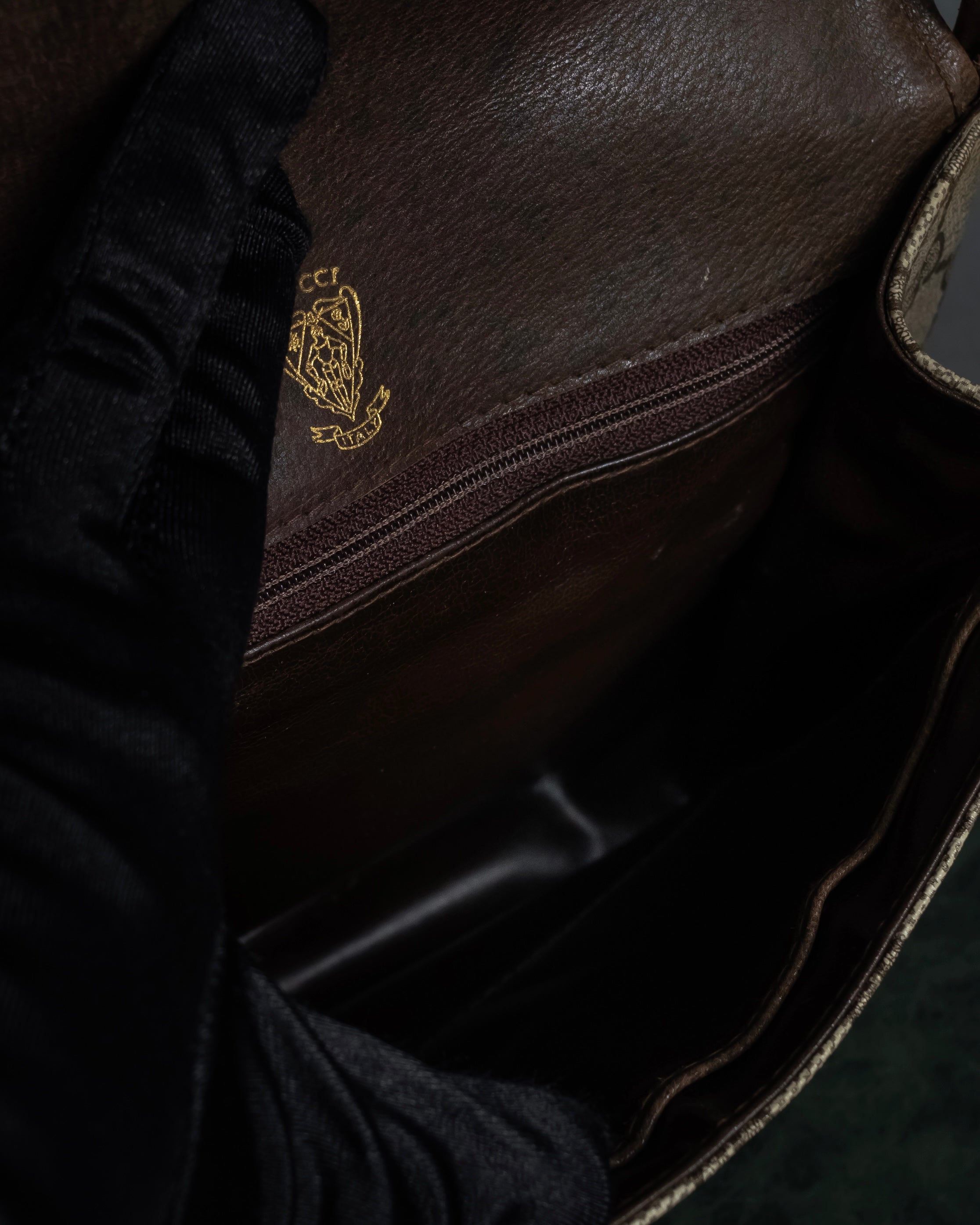 "GUCCI" 1970-80's Clasp design GG logo pattern shoulder bag