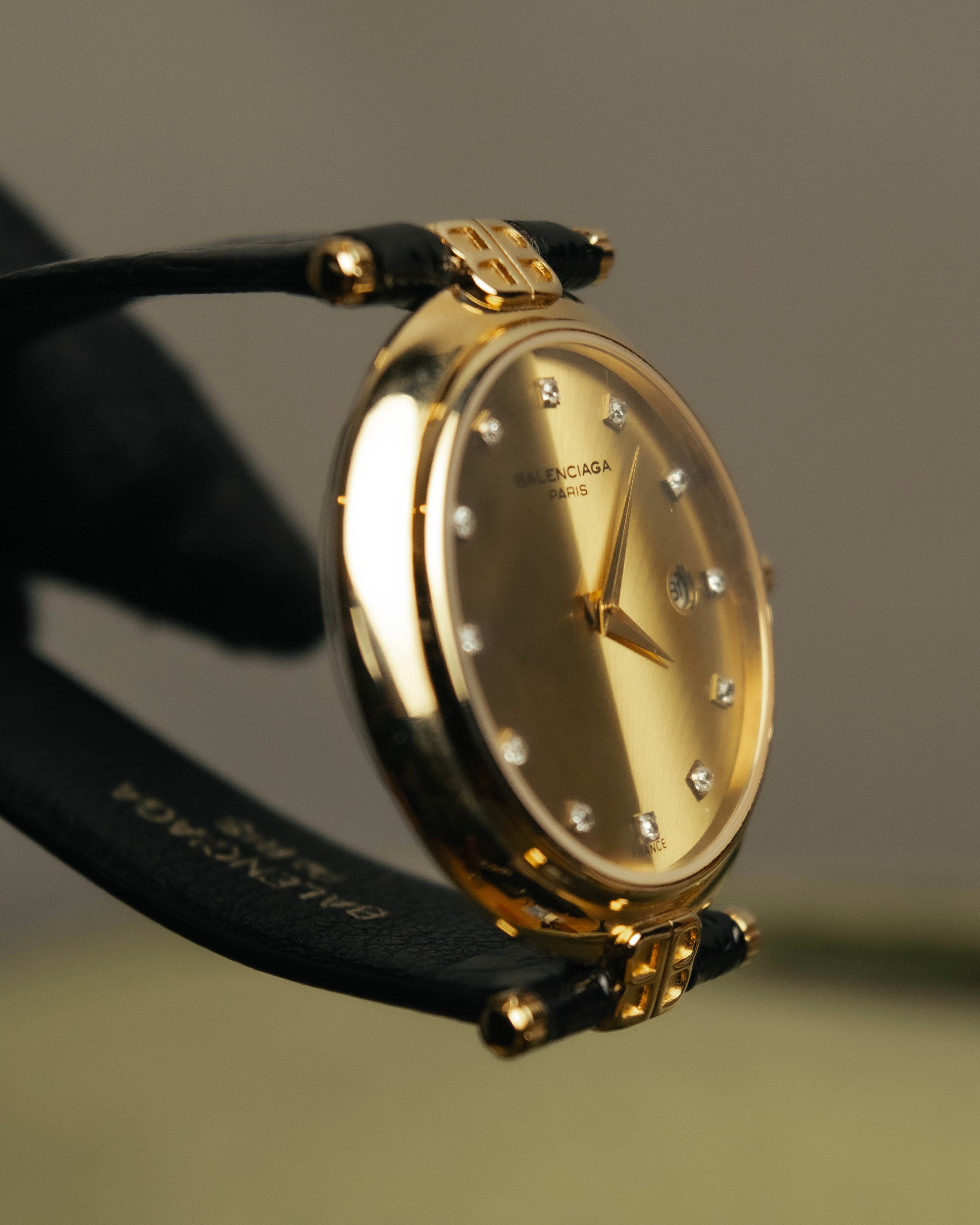 -SPECIAL- “Balenciaga” 80’s-90’s Gold tone round watch
