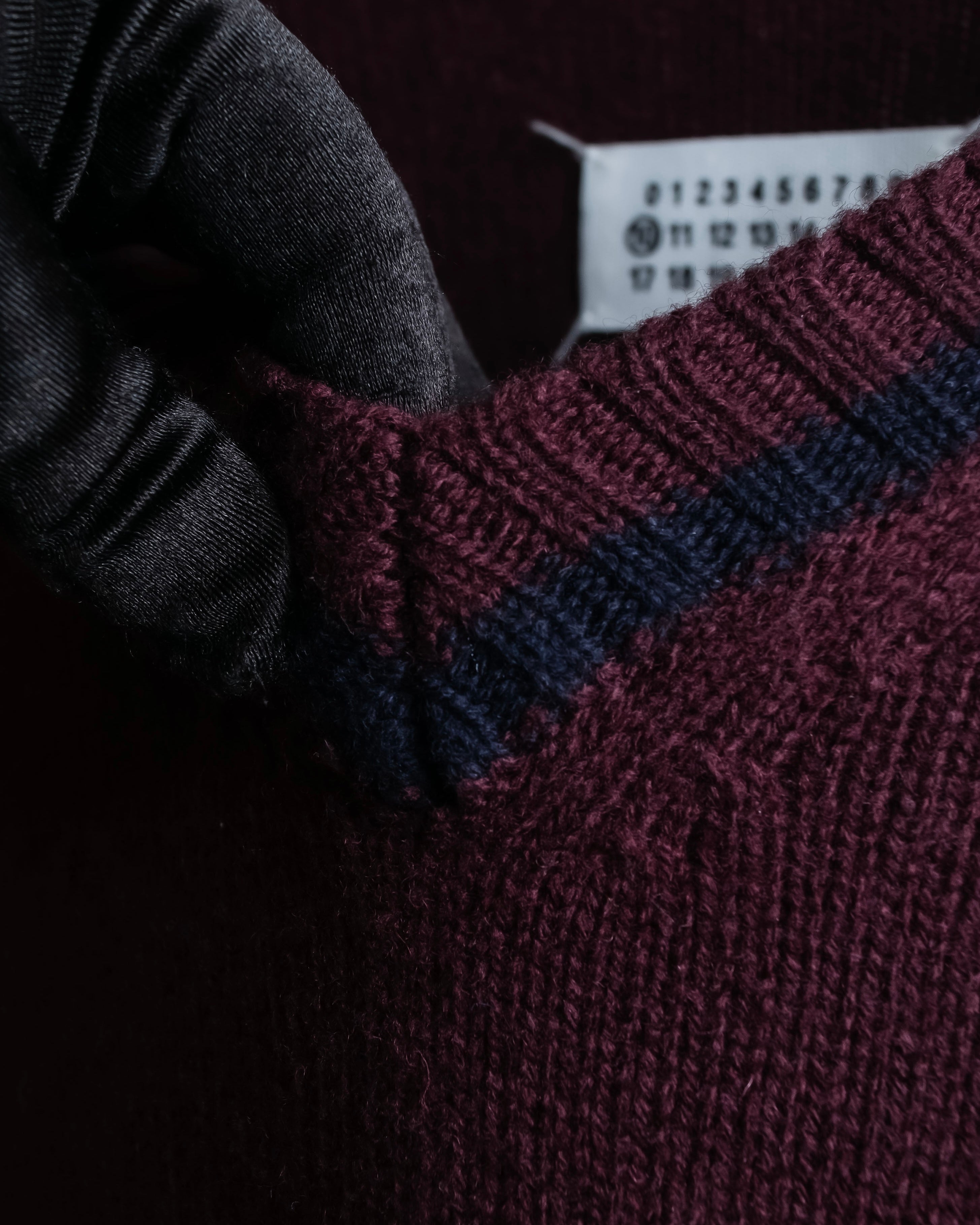 "MAISON MARGIELA"
20AW burgundy color V-neck knit