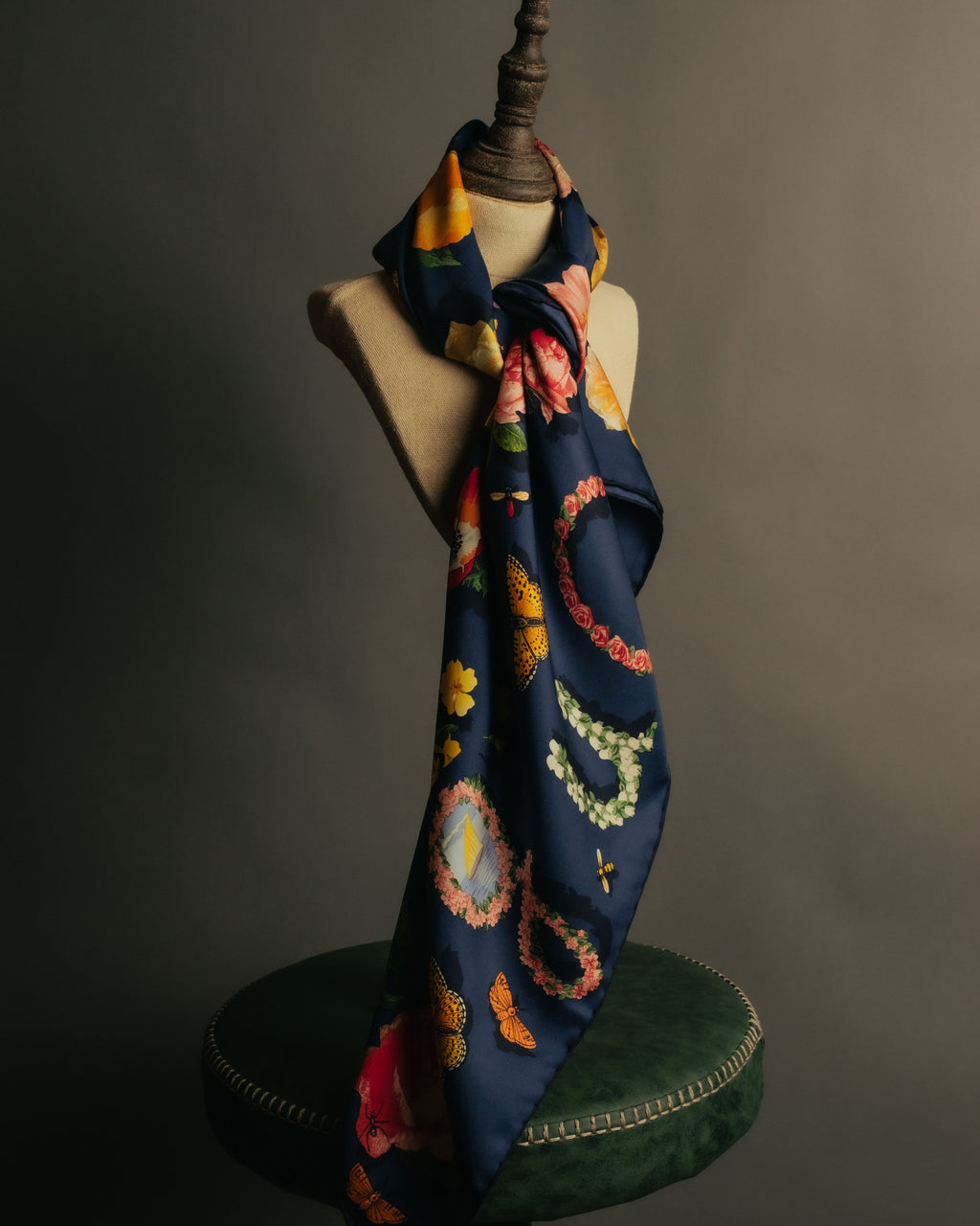“GUCCI” 90’s-00’s Flora logo silk scarf