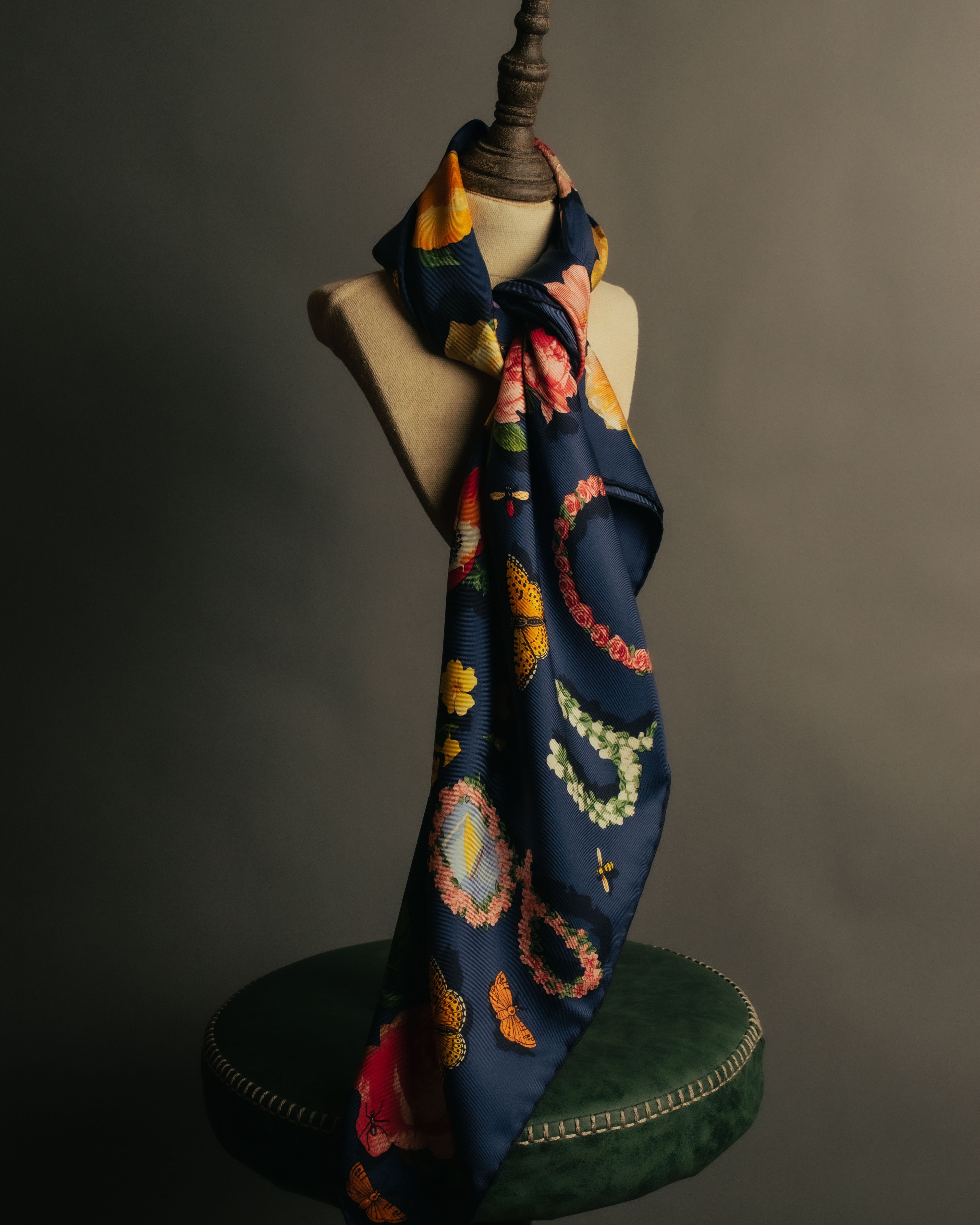 “GUCCI” 90’s-00’s Flora logo silk scarf