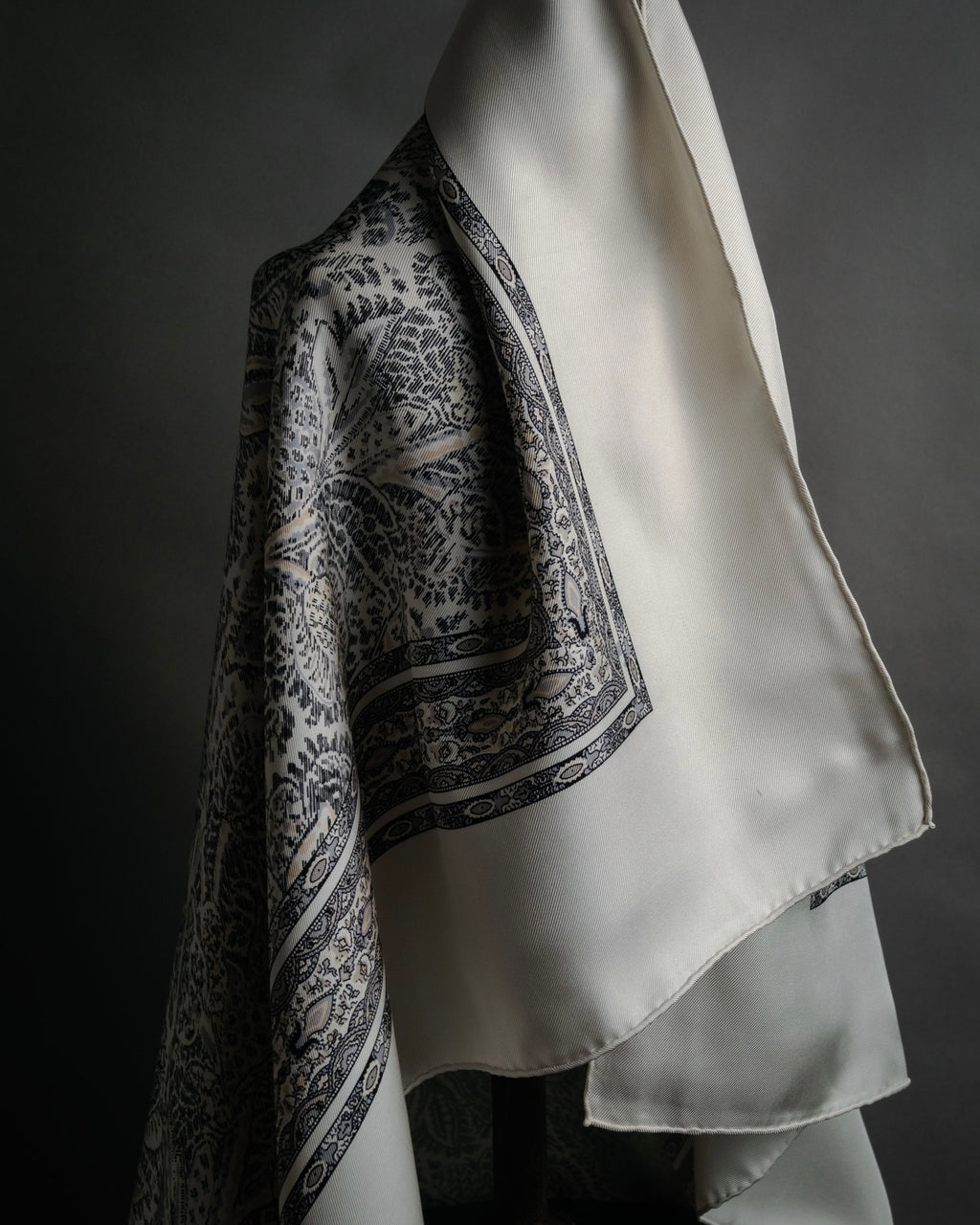 “HERMES” 1995–2005 Paisley botanical silk twill carré scarf