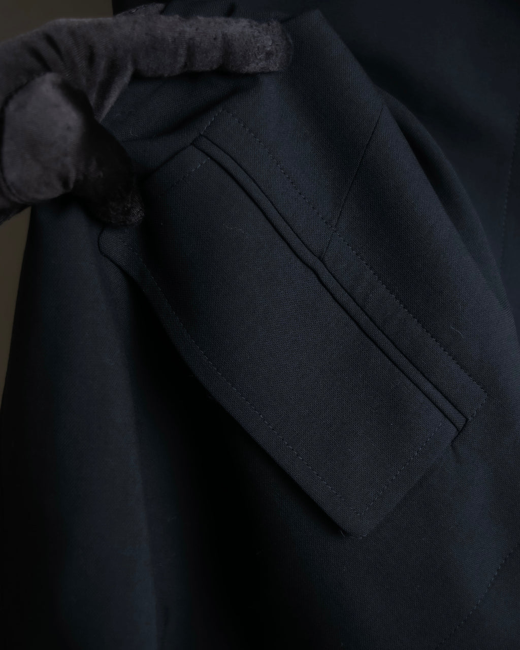 "GUCCI" 90's Beautiful draping fly-front tailored jacket