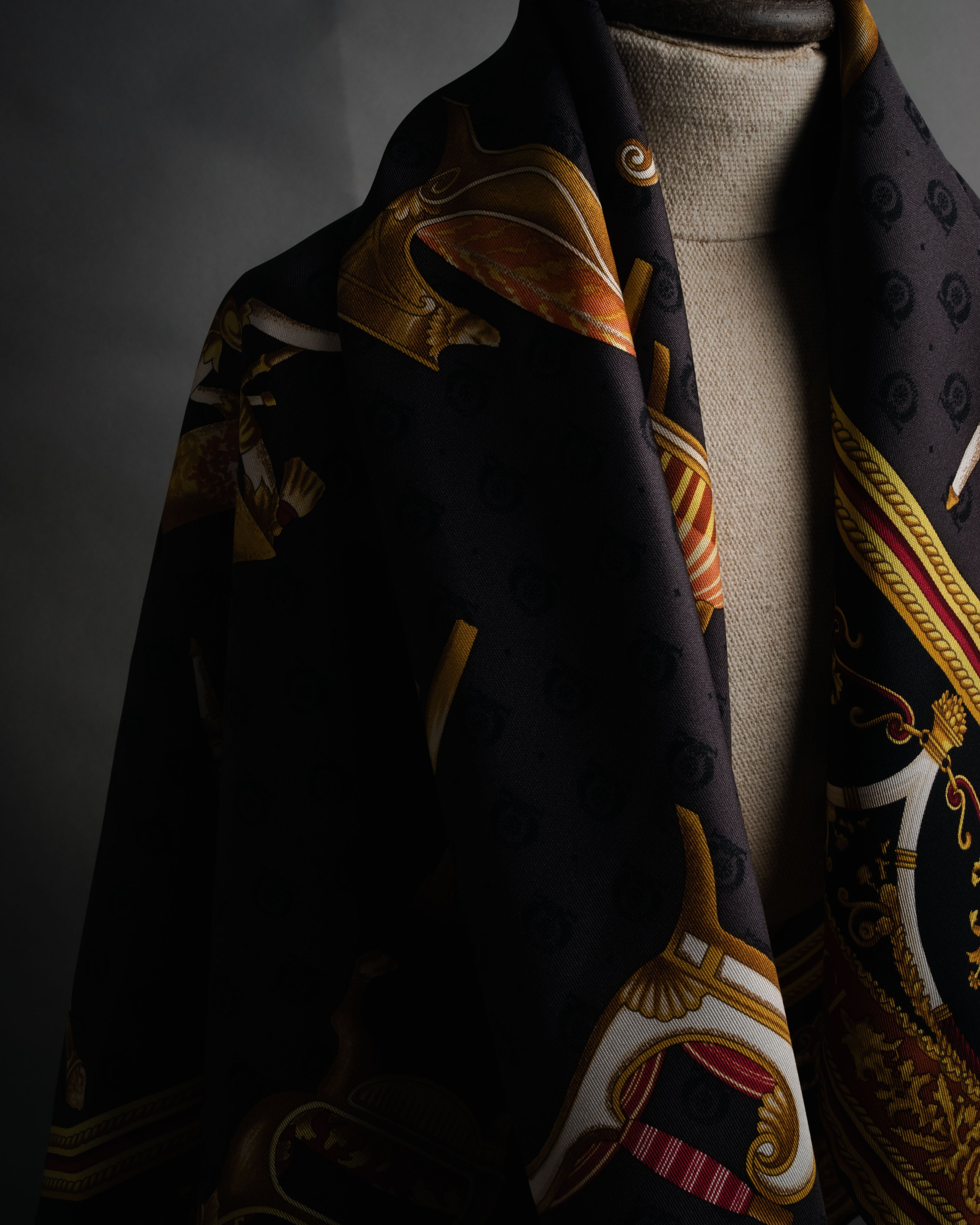 “GUCCI” 90’s-00’s Chair motif silk scarf