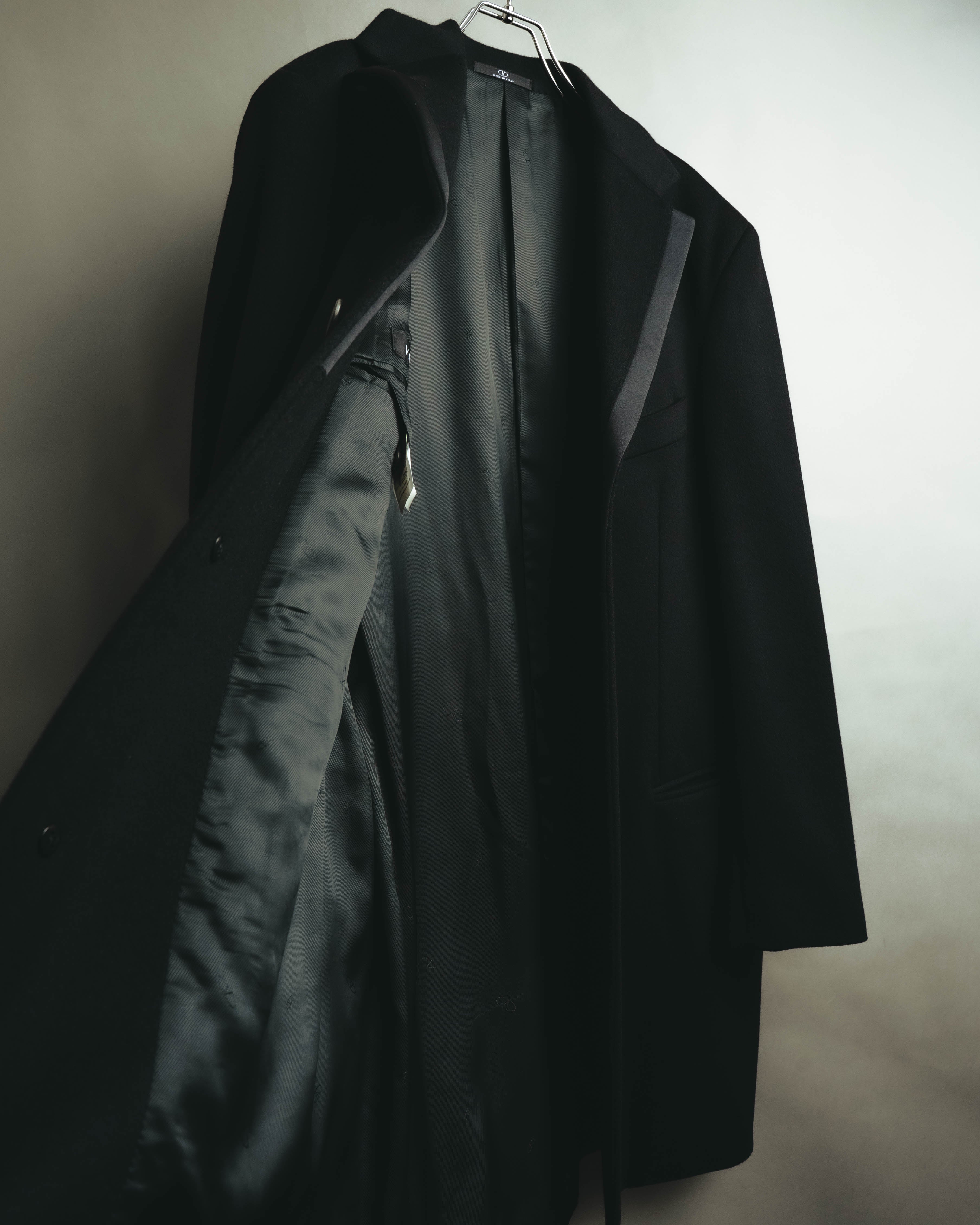 -SPECIAL- “VALENTINO” 2000’s Satin lapel single breasted wool coat