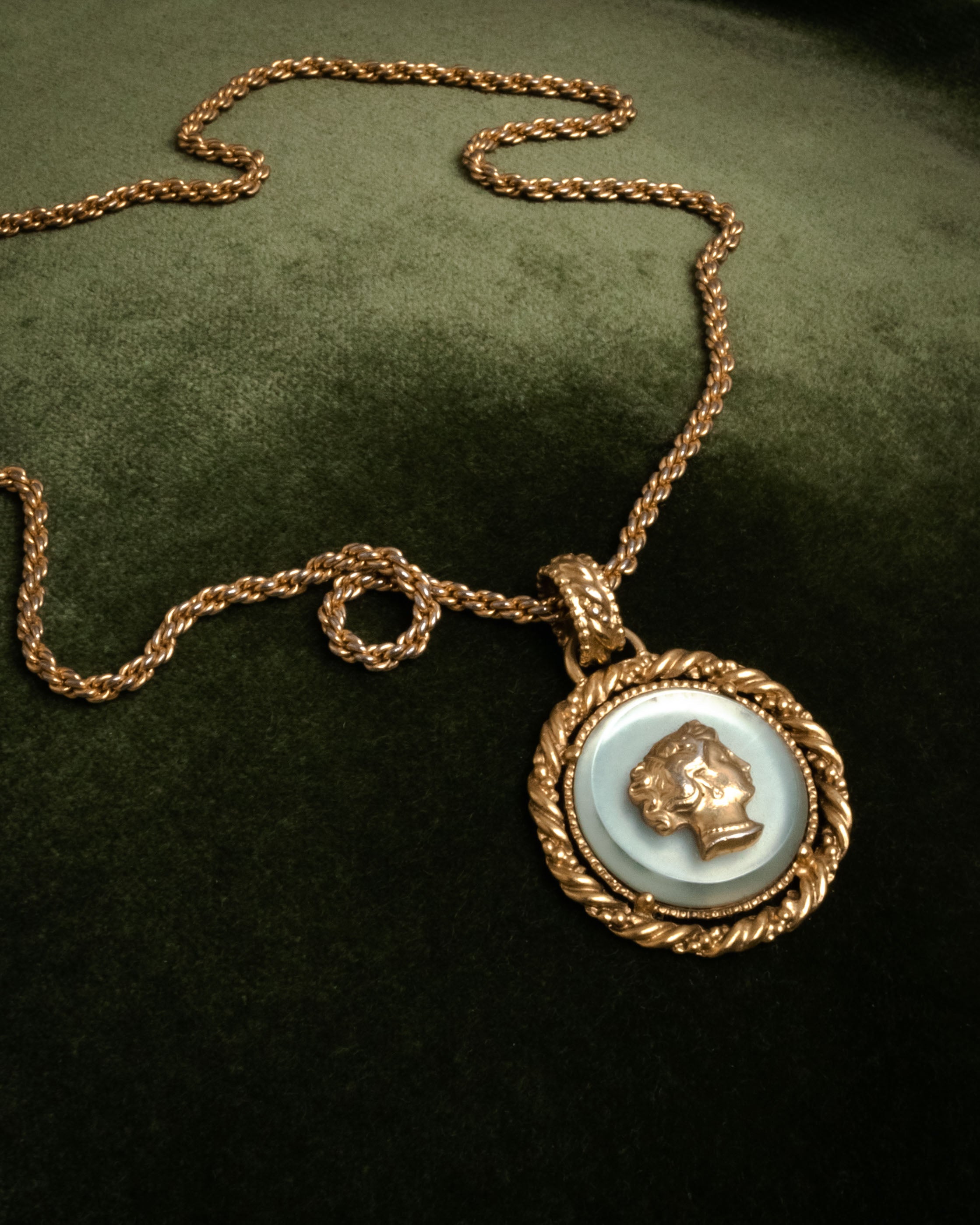 “Yves Saint Laurent” 90’s Cameo medallion rope chain necklace