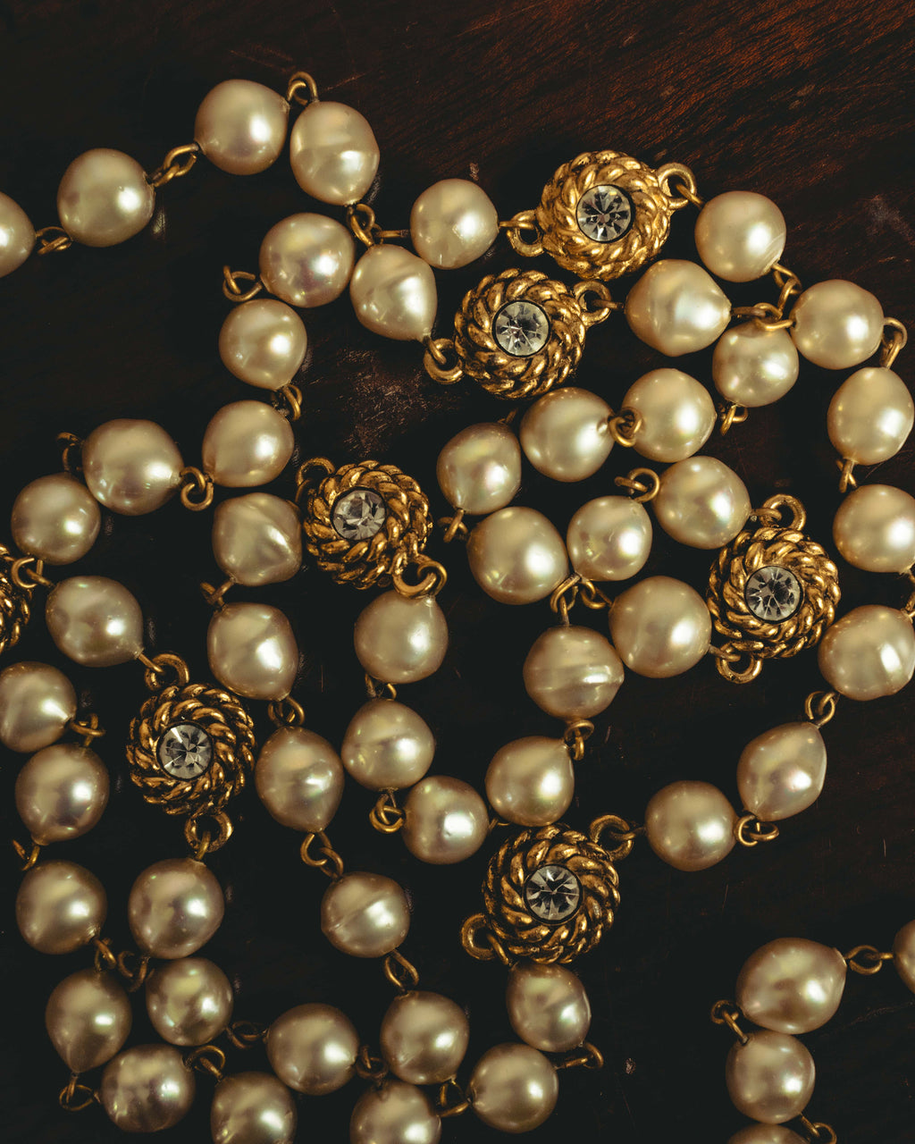 -SPECIAL- "CHANEL" 90's Pearl and crystal embellished long necklace