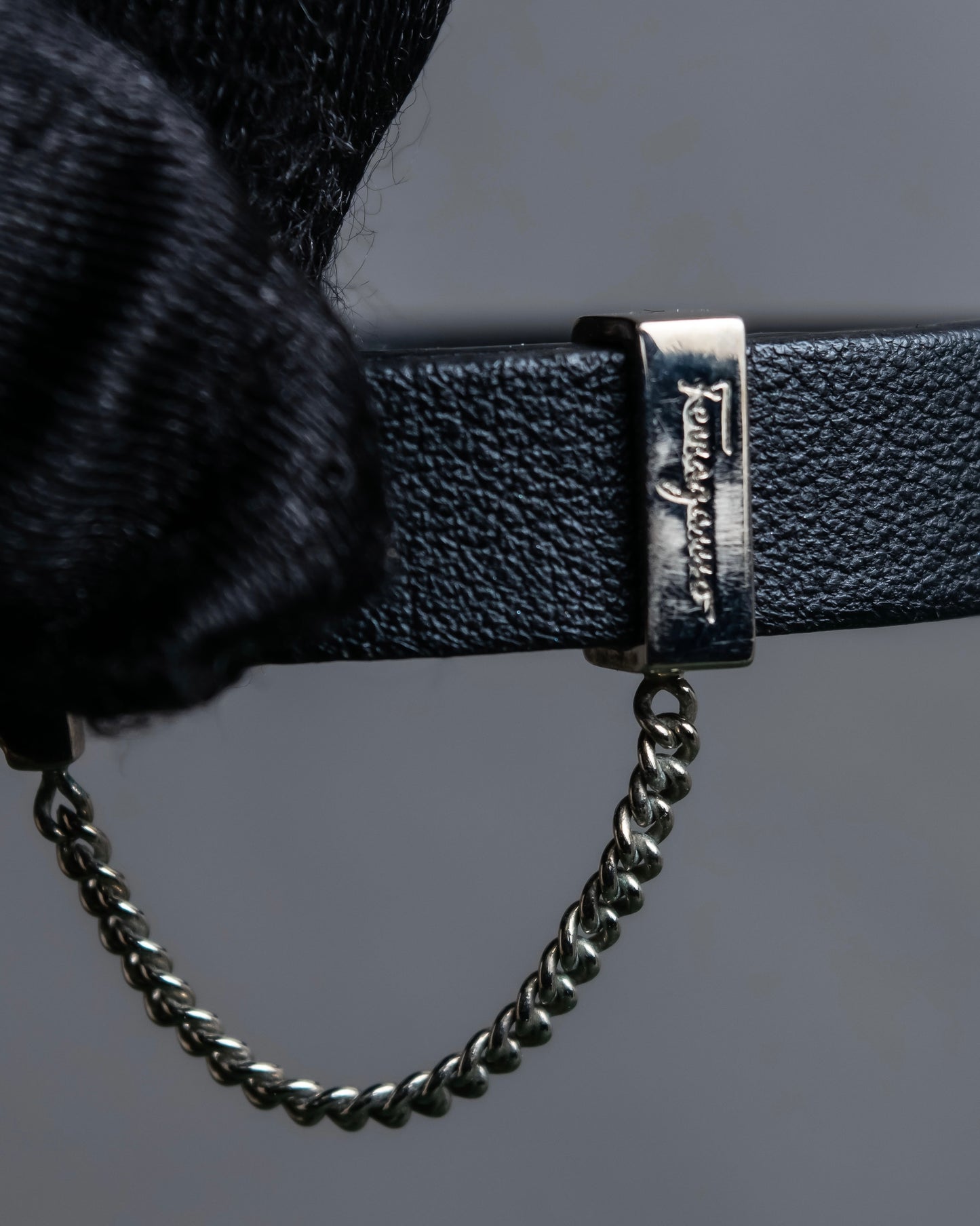 "Salvatore Ferragamo"
Silver chain design gancini leather bracelet