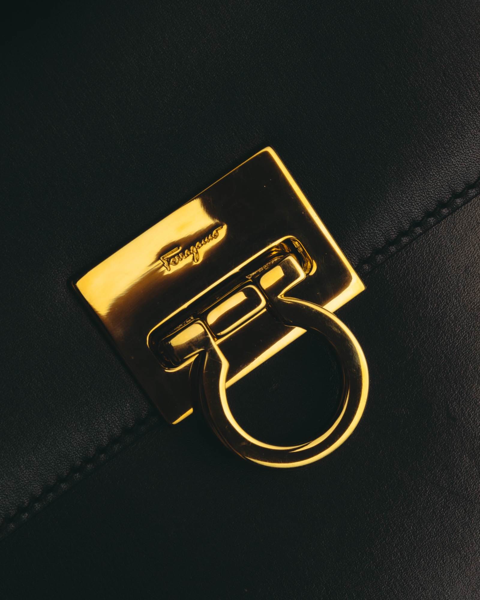 "Salvatore Ferragamo" 90's-00's Structured leather top handle handbag