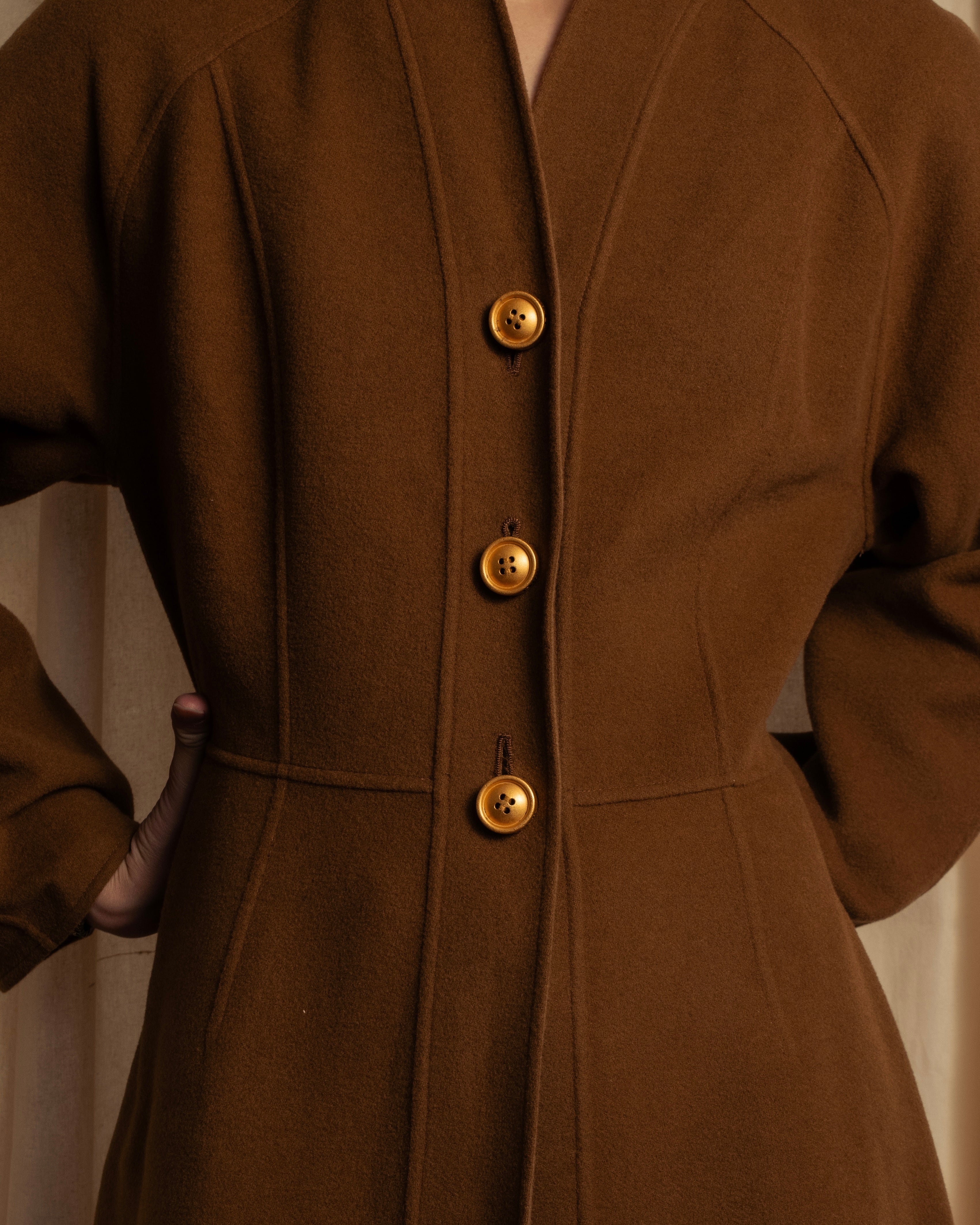 -SPECIAL- "Christian Dior" 80's-90's
Shaped flare silhouette collarless coat