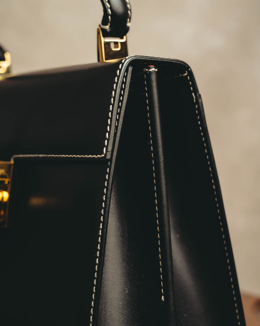 -SPECIAL- "Salvatore Ferragamo" 90's-00's Gancini contrast stitch leather handbag