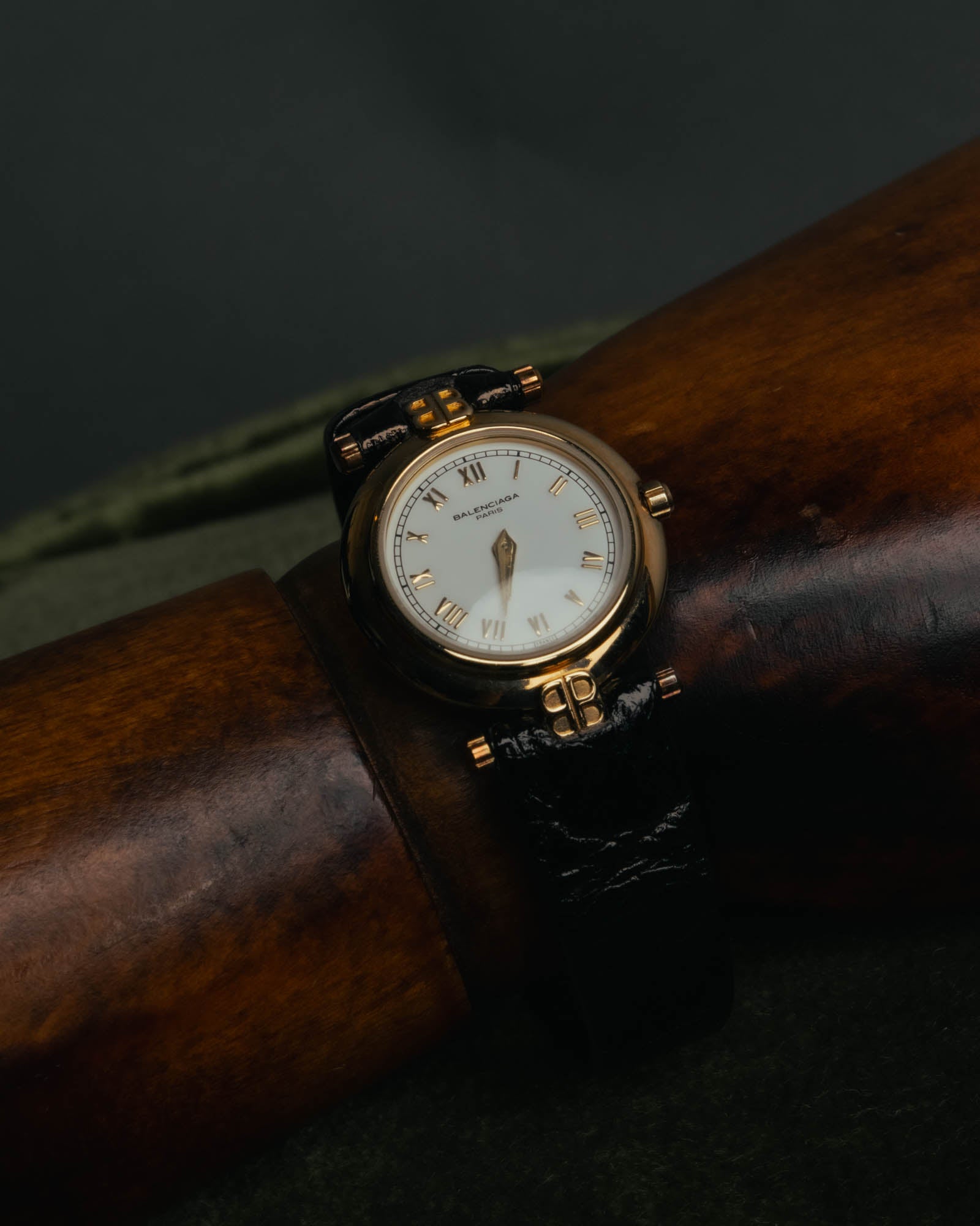 -SPECIAL- "BALENCIAGA" 80's-90's Classic round wristwatch