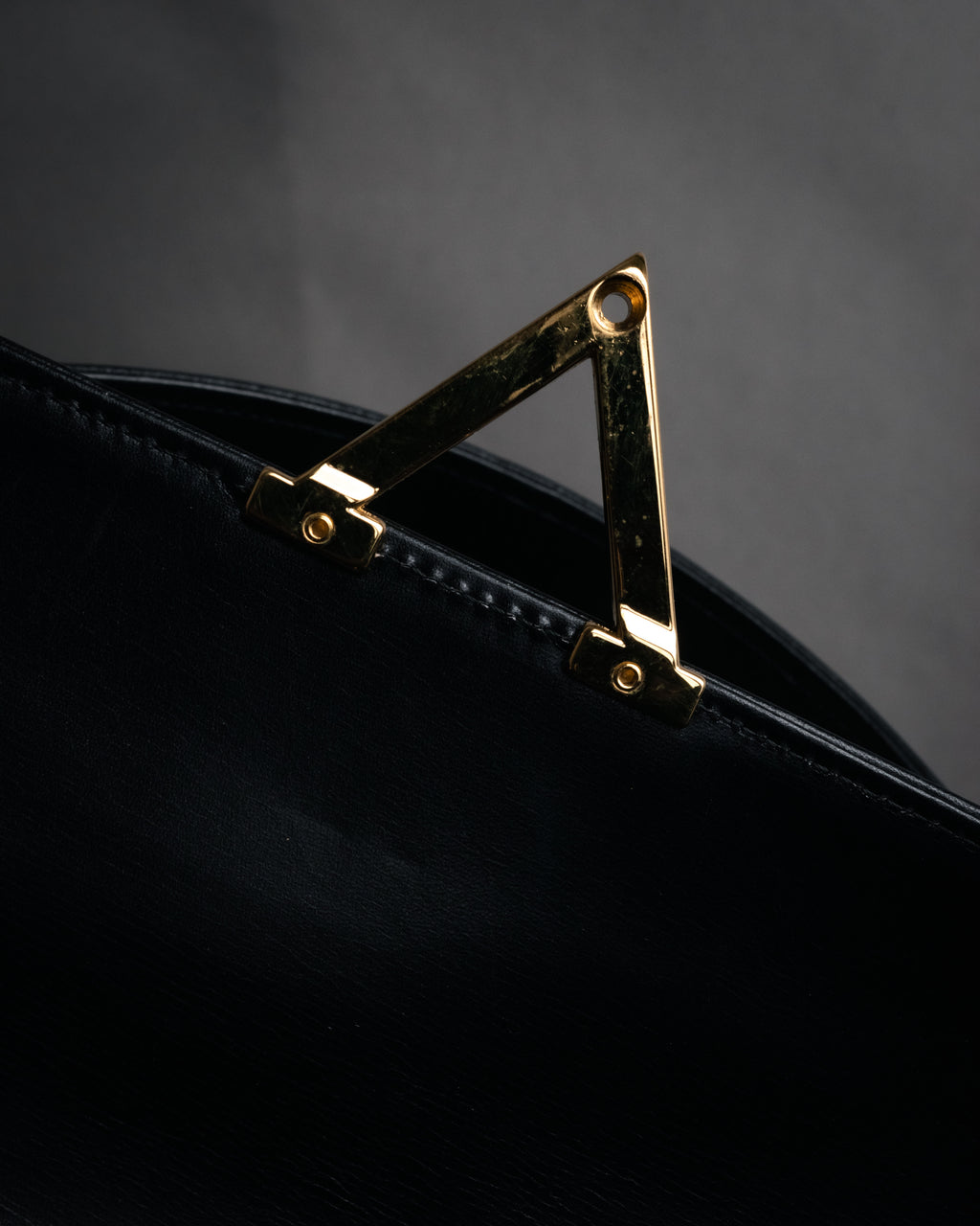 “VALENTINO GARAVANI” 80’s-90’s V clasp top handle bag