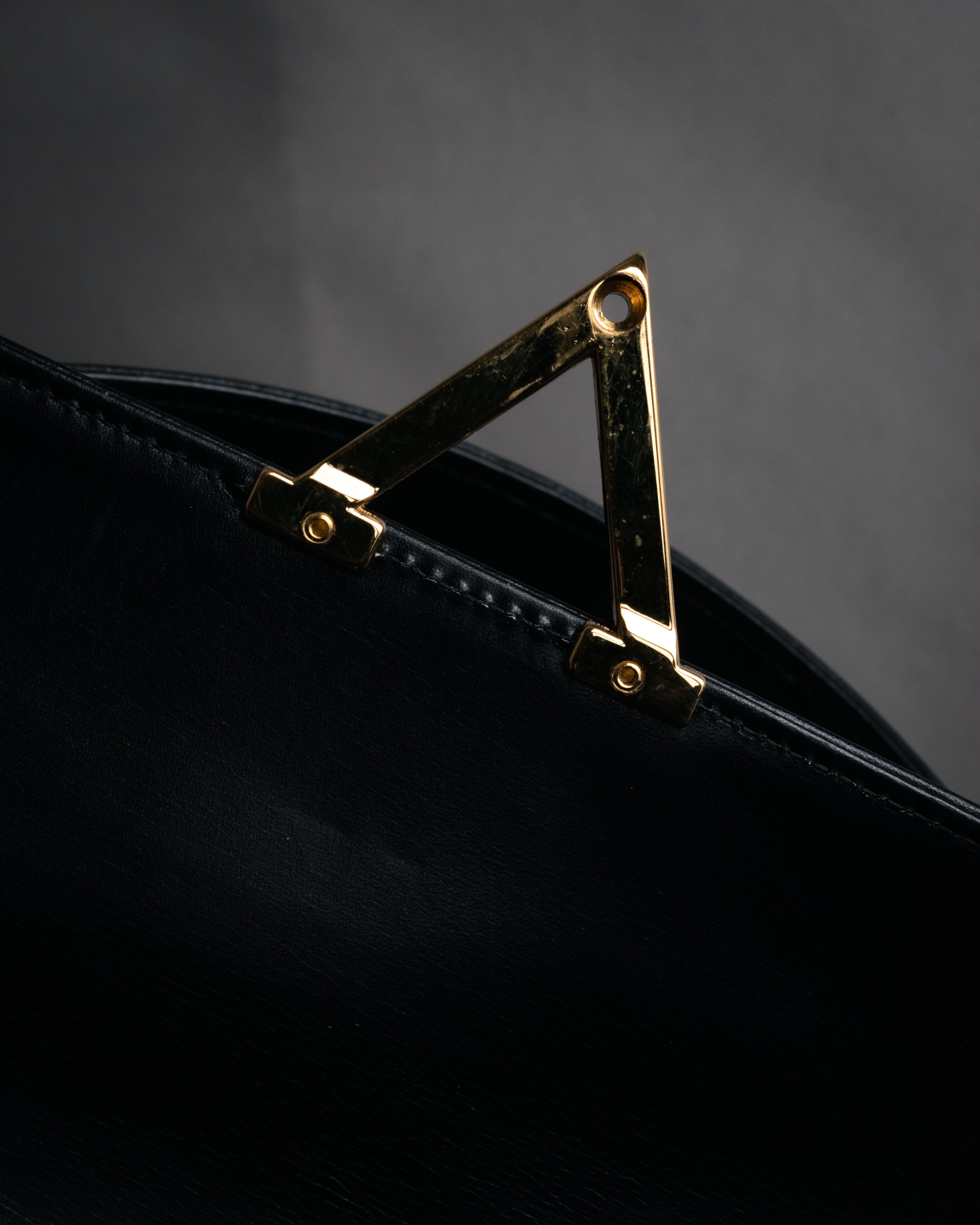 “VALENTINO GARAVANI” 80’s-90’s V clasp top handle bag