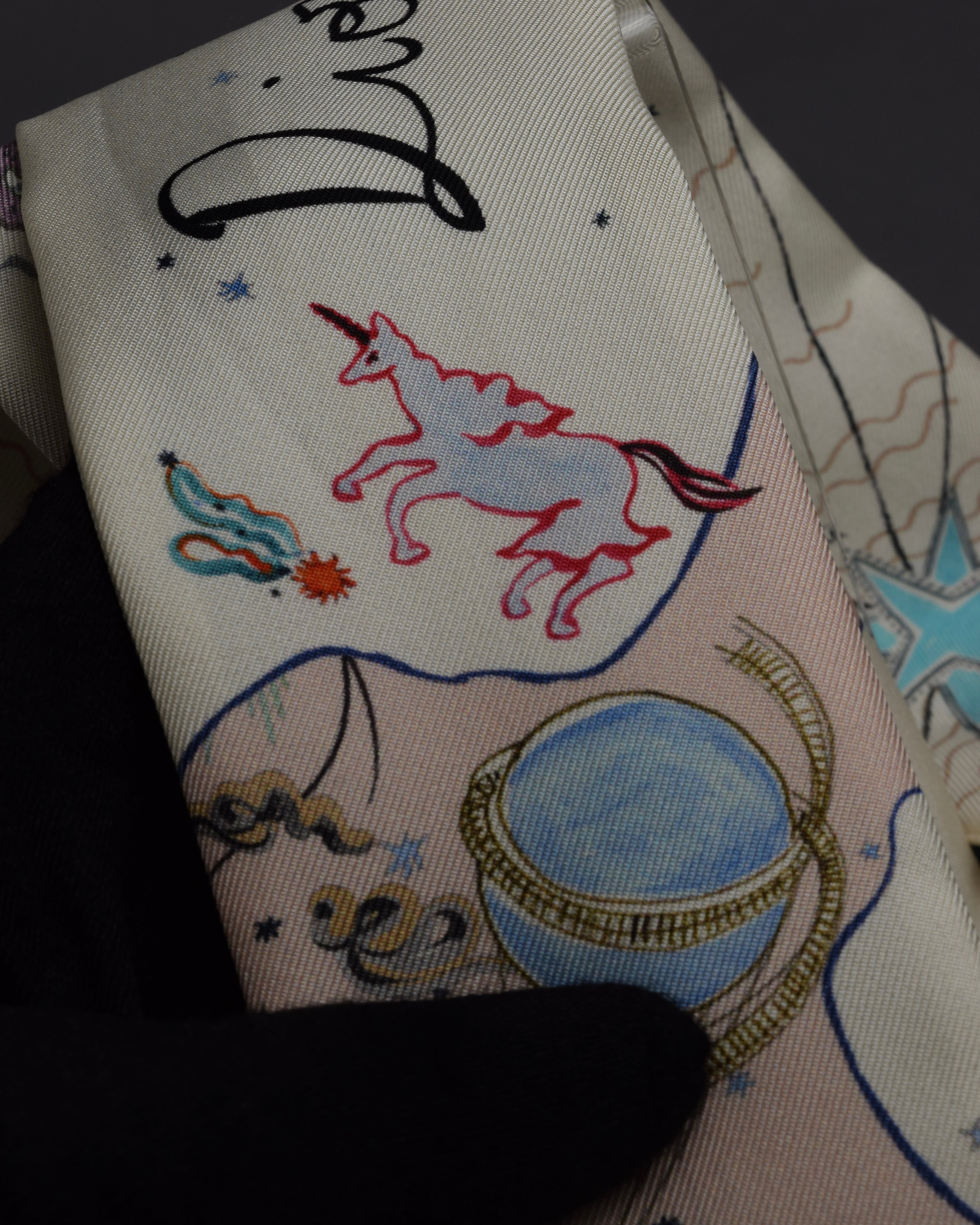 "Christian Dior" Dior Explore allegorical motif twilly mitzah scarf